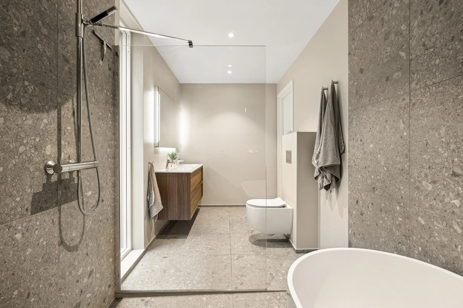 Moderne innredning, fliser i tidløse farger! Galleribilde