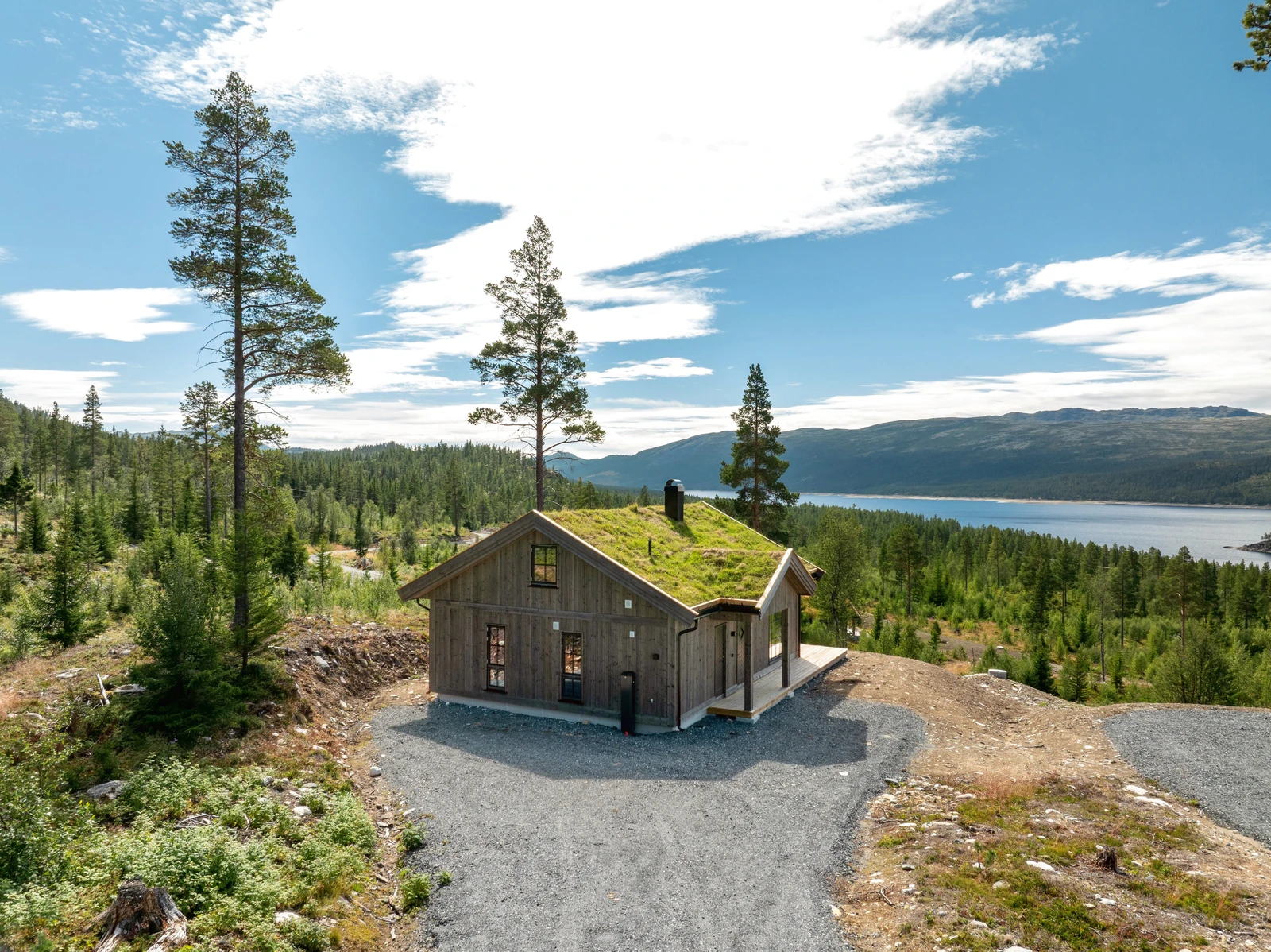 Plass til flere biler inne på egen eiendom Galleribilde