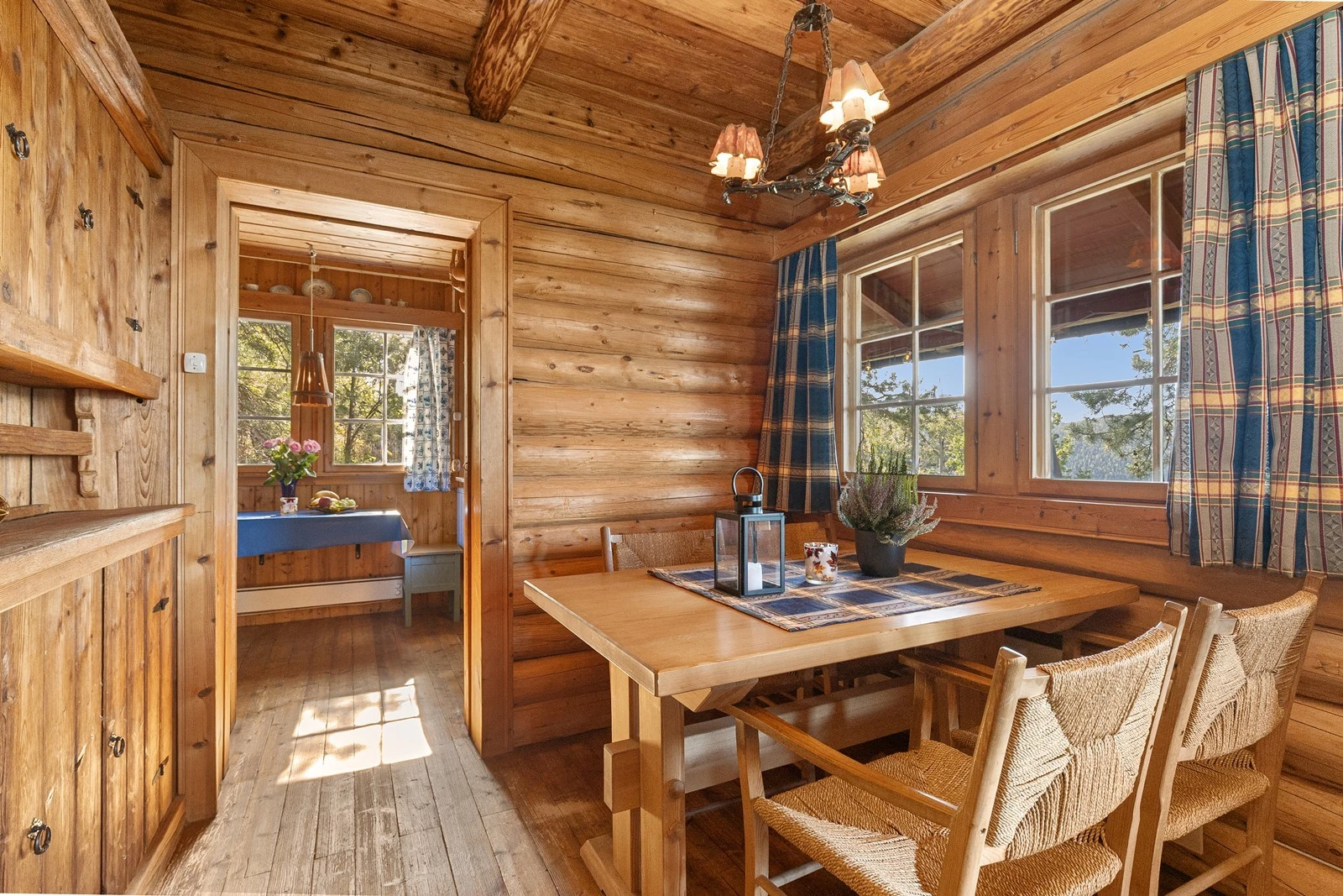 Plassbygget skap ifbm spisestuen Galleribilde