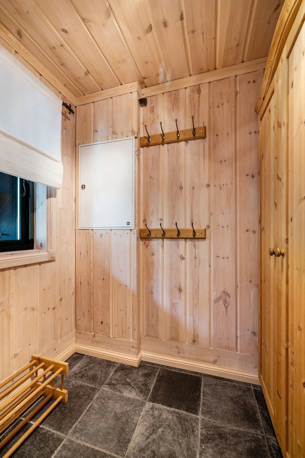 Rommet byr også på mulighet for møblering av et garderobeskap. Galleribilde