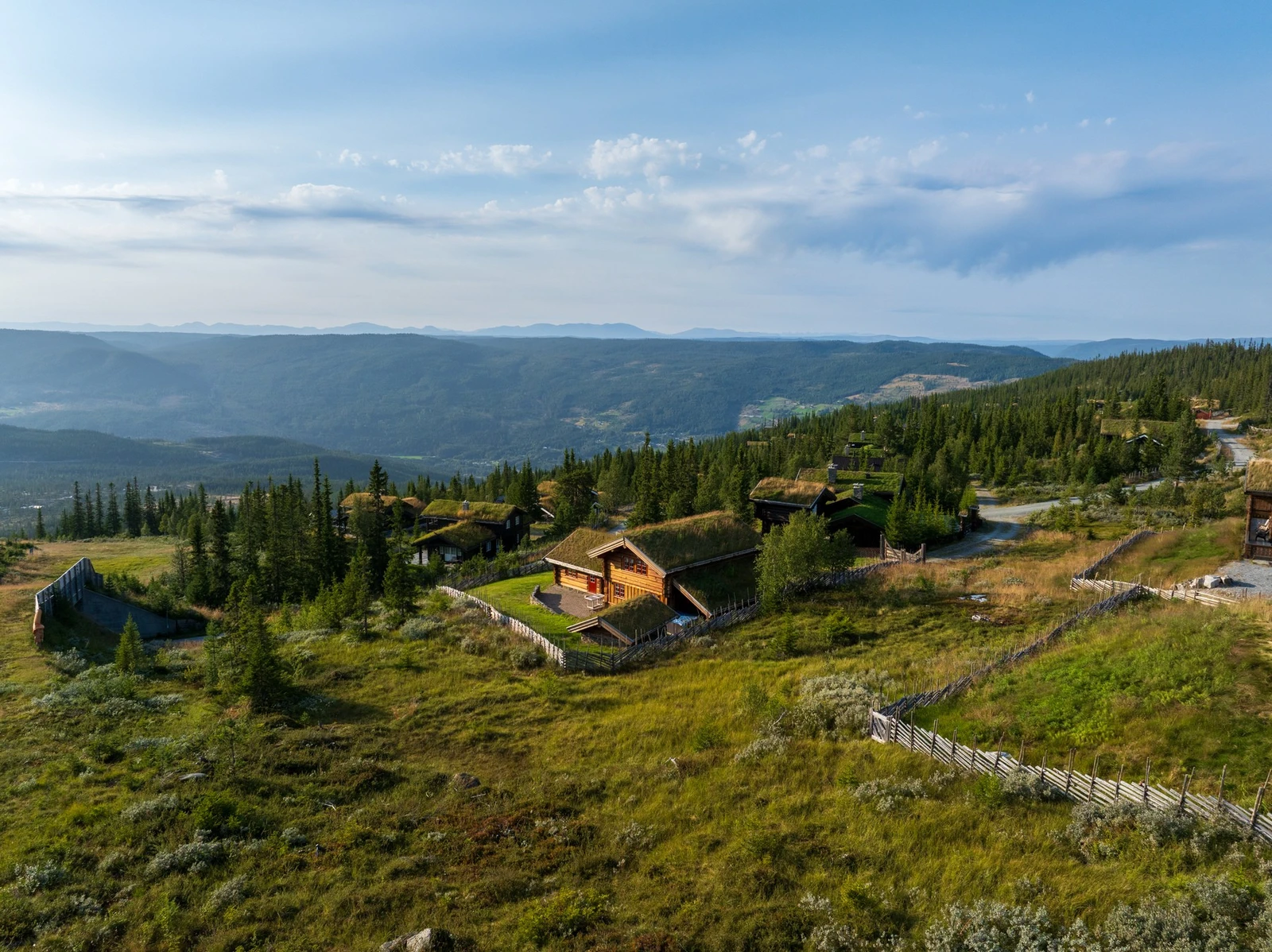 Veranda med orkesterplass mot baken. Perfekt sted å nyte solfylte dager. Galleribilde