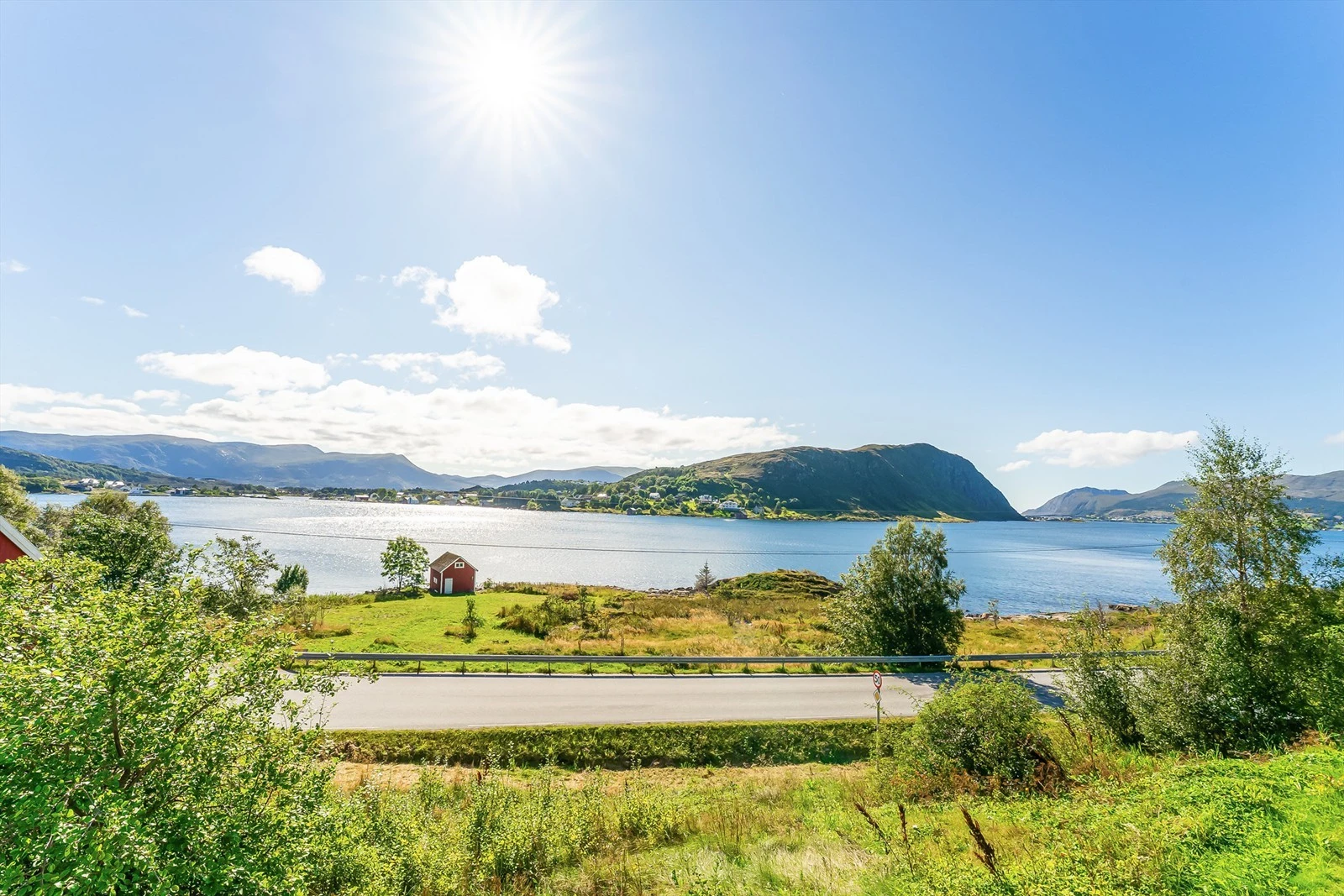 Nydelig utsikt fra eiendommen. Galleribilde