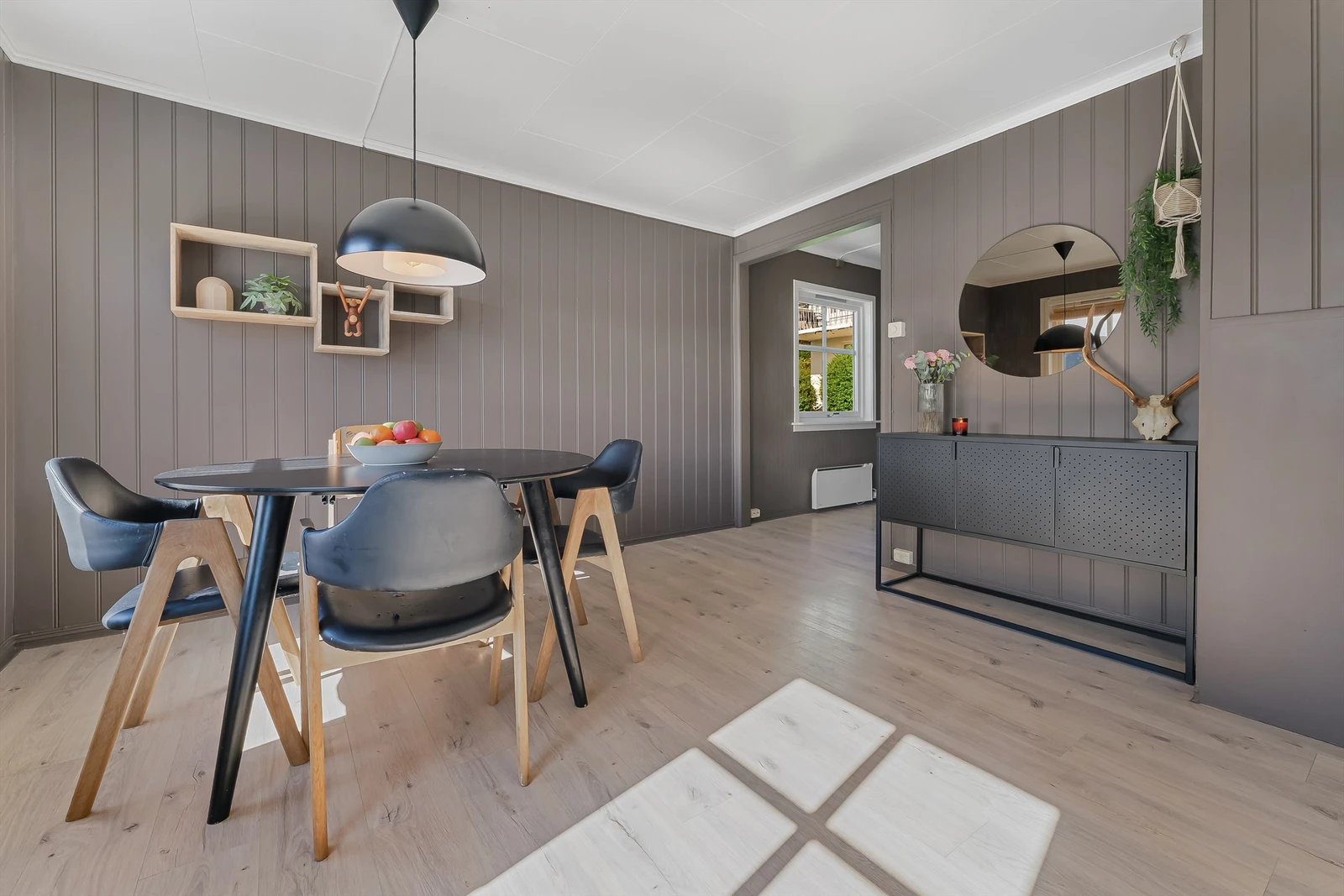 Spisestue. Galleribilde