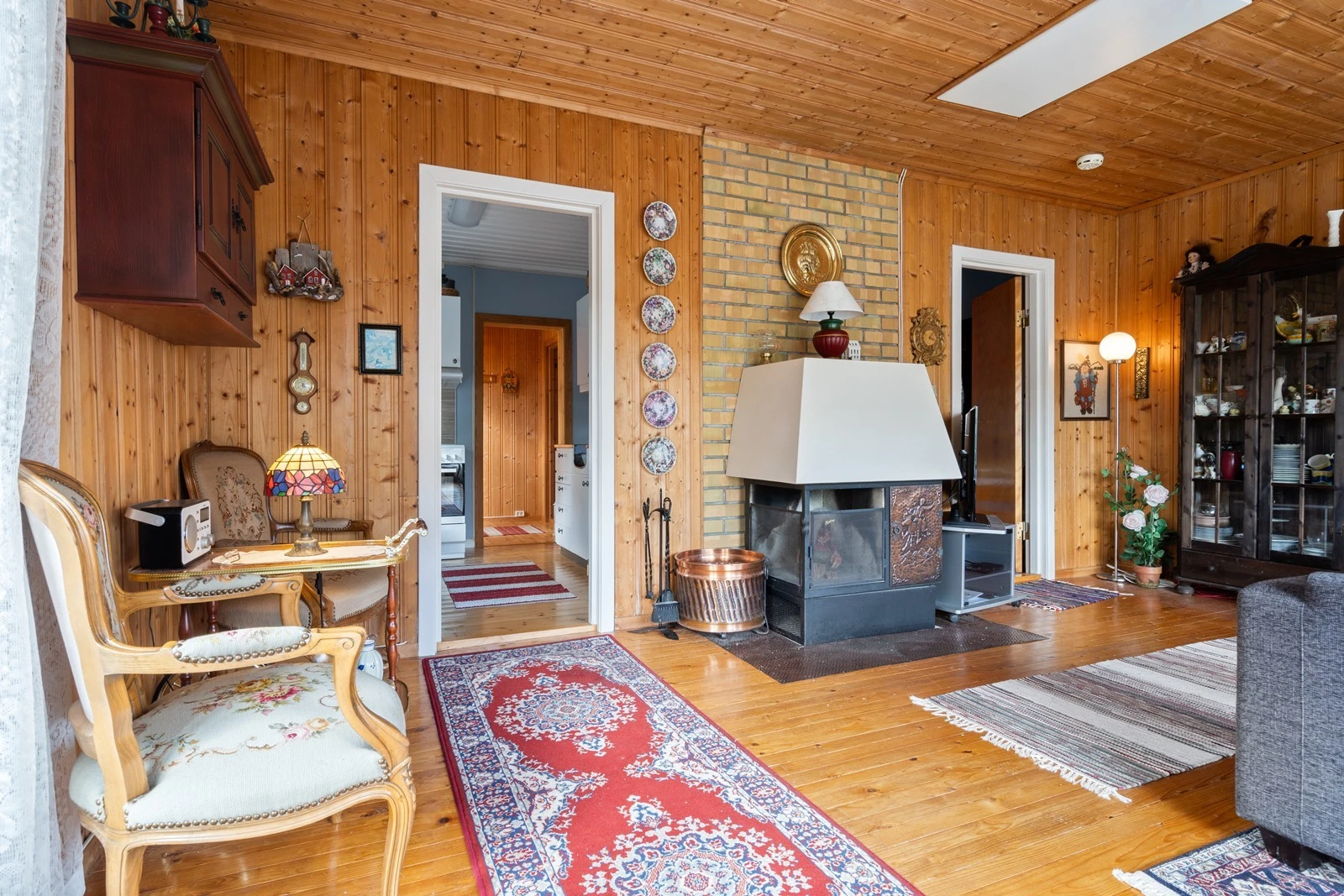 Til høyre i bildet er det inngang til soverommet Galleribilde