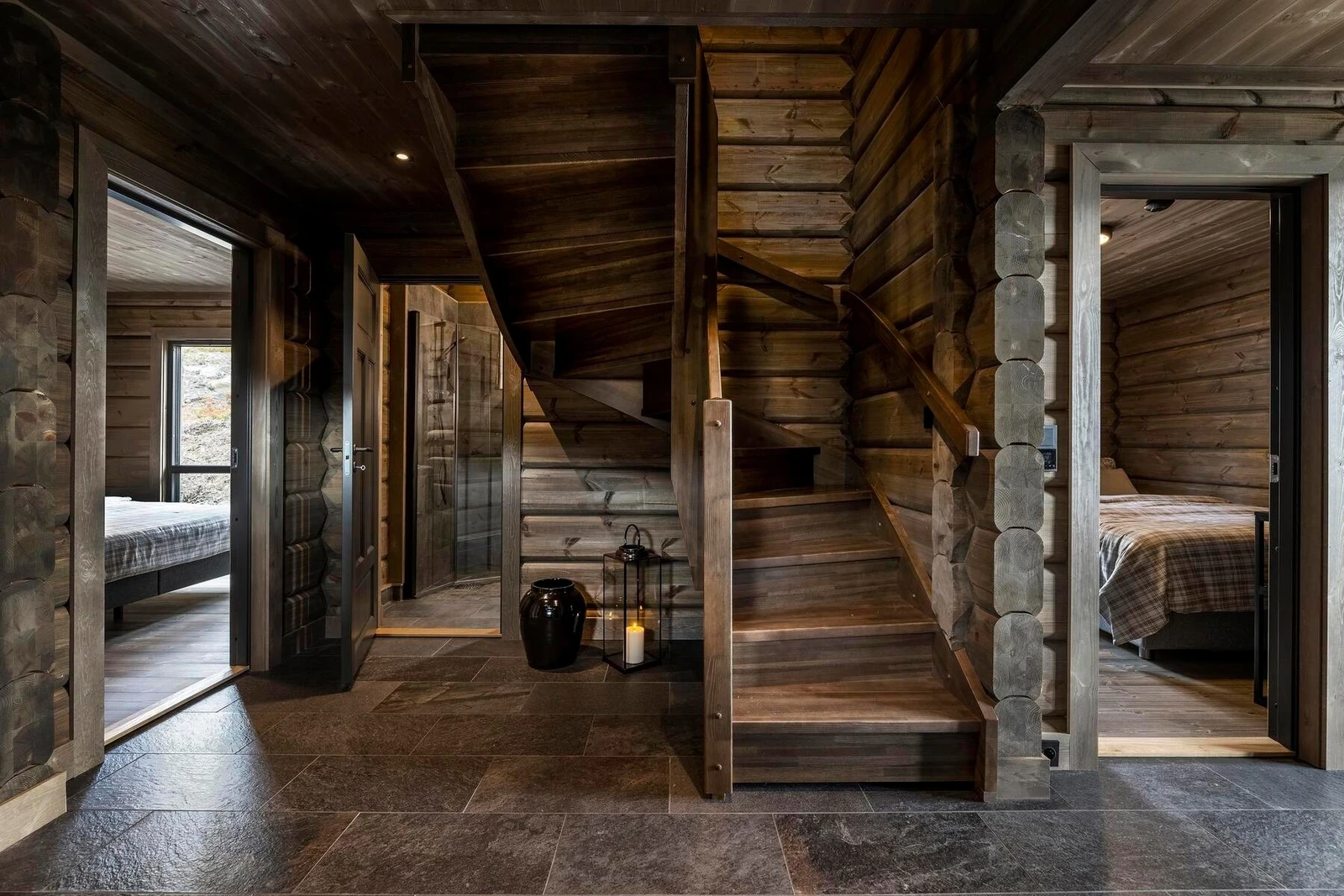 Tømmerhytter gir lune gode overflater. Foto fra en tilsvarende modell Galleribilde