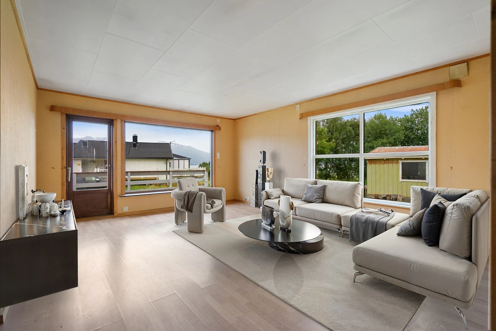 Stuen er romslig og gir gode møbleringsmuligheter (digital møblering) Galleribilde