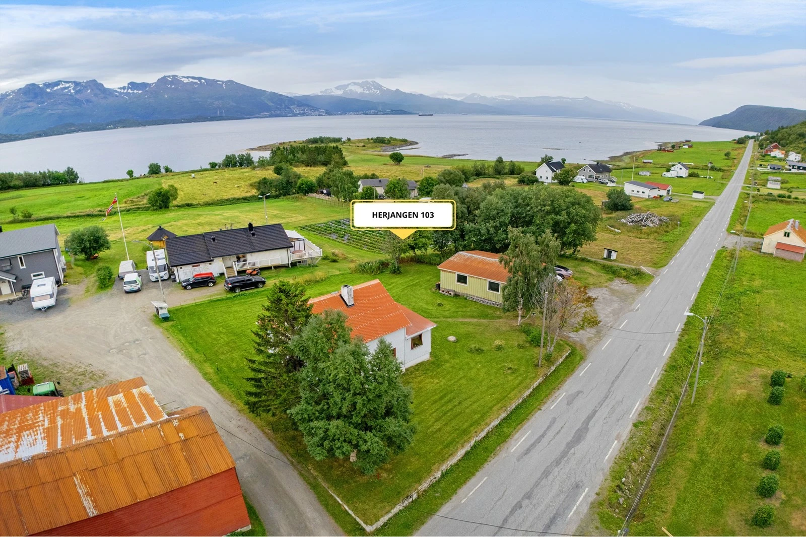 Herjangen er en liten bygd i Narvik kommune i Nordland, ca. 5 kilometer vest for Bjerkvik på nordsiden av fjorden Herjangen Galleribilde