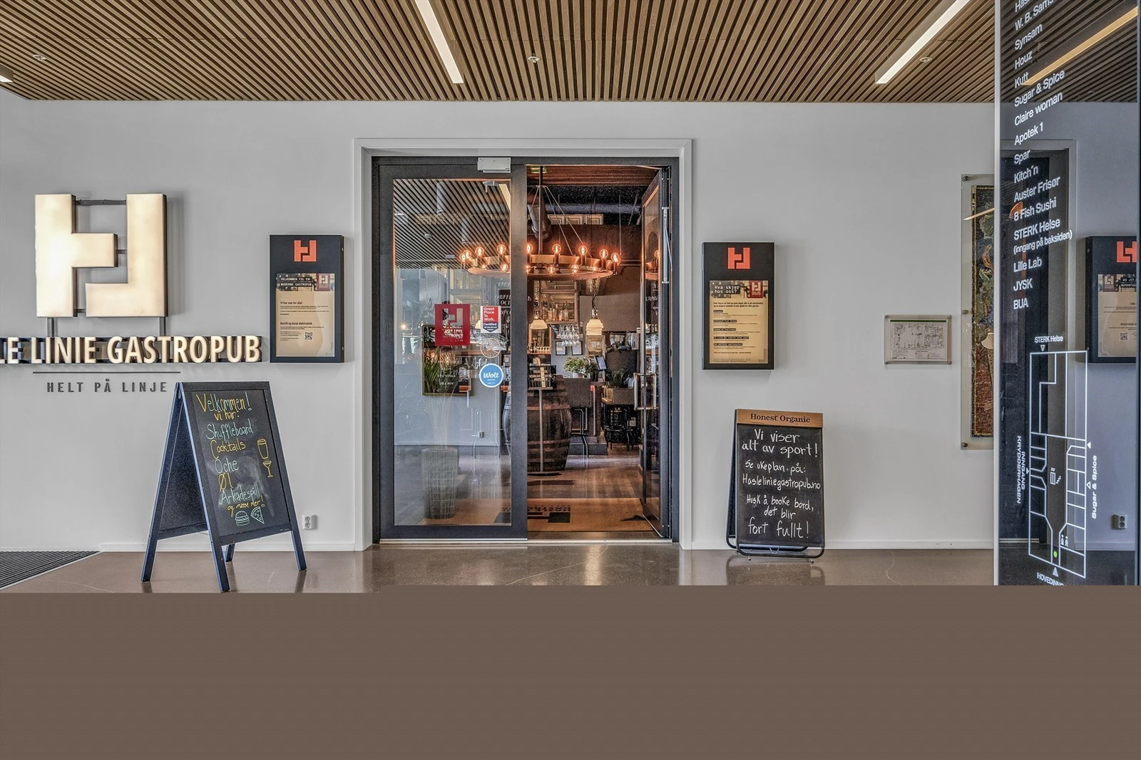 Gastropuben pa Vinslottet har blitt et meget populært sted siden a pningen for et par a r siden. Her arrangeres quizkvelder, musikkbingo, fotballvisning m.m.. Galleribilde