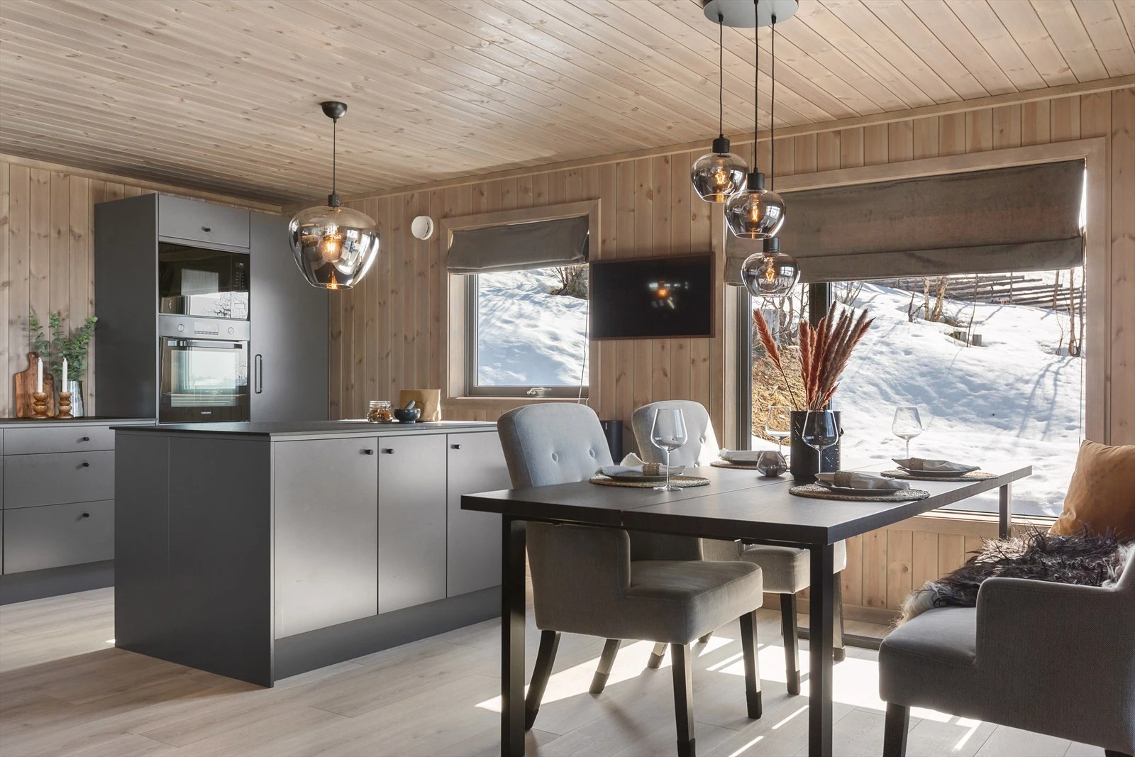 God plass til spisegruppe for små og store lag. Galleribilde