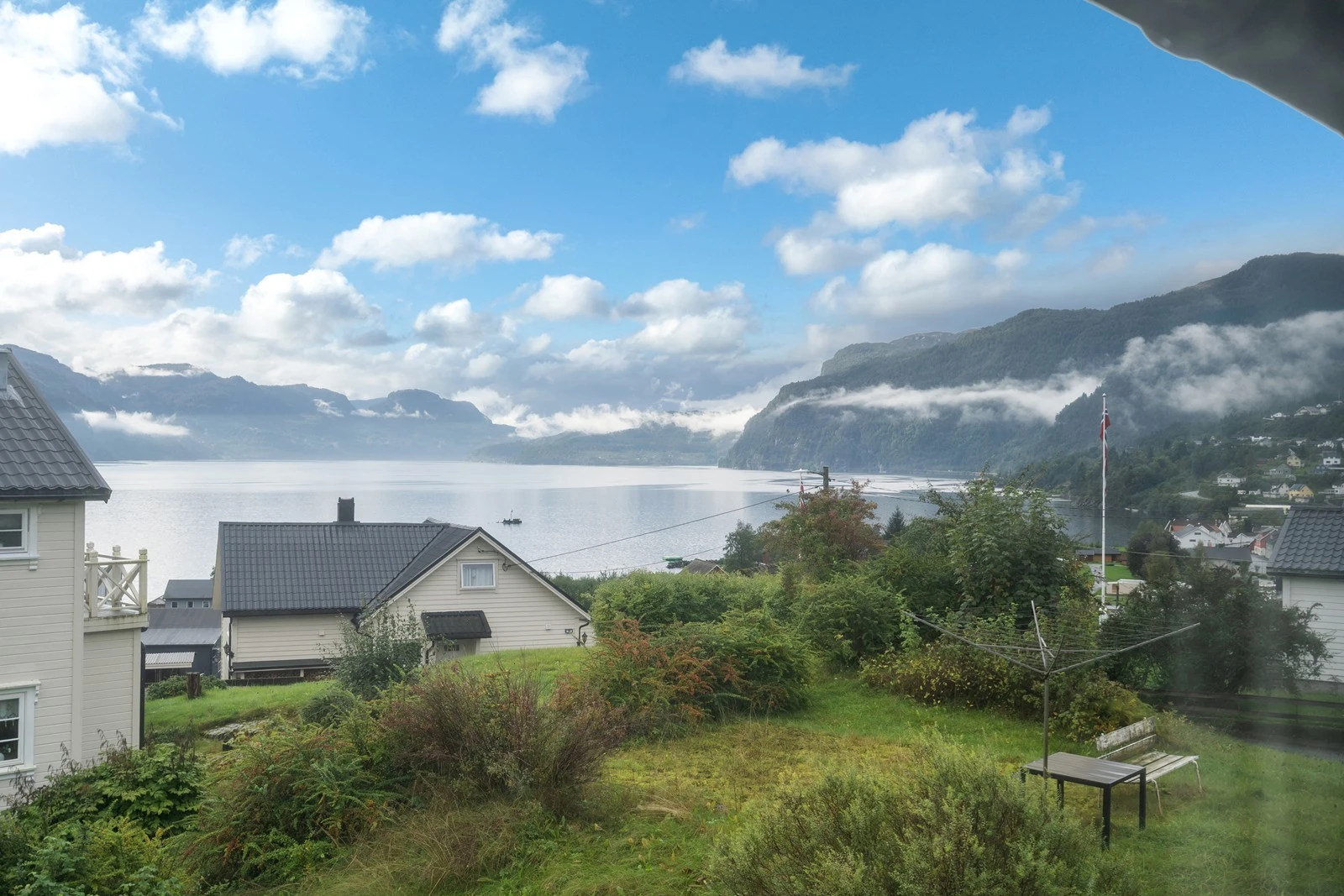 Fra boligen er det flott utsikt. Galleribilde