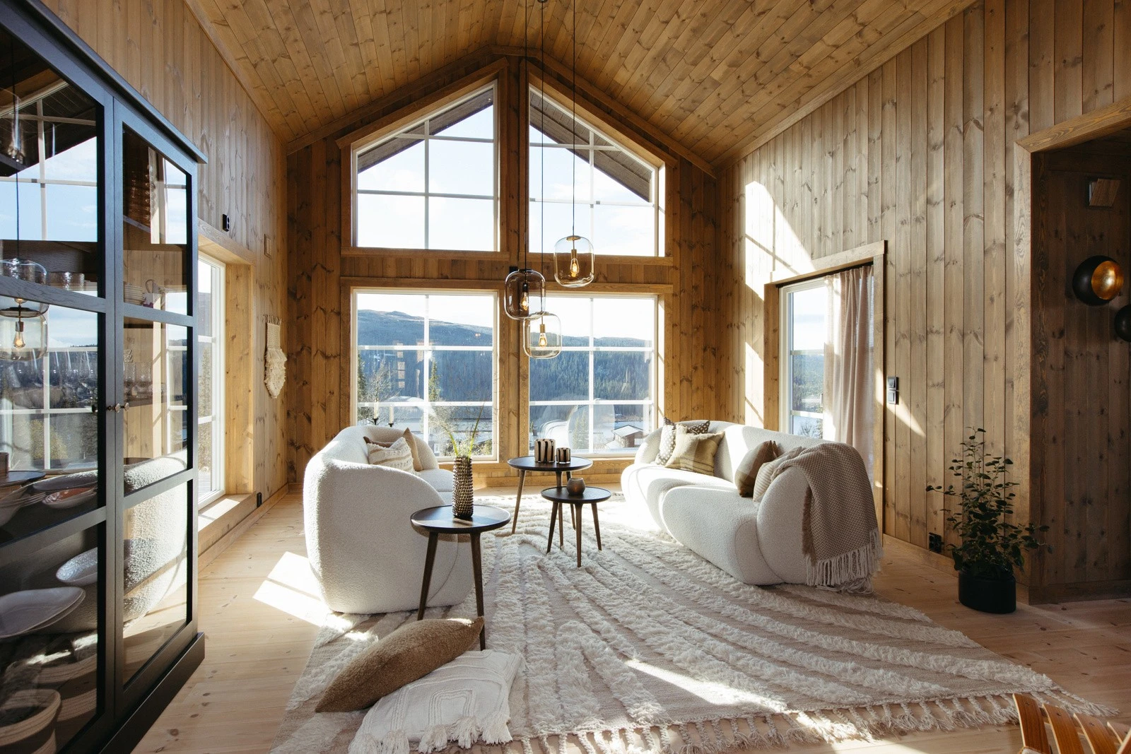 På vakre Synnfjell finner du denne lekre fritidseiendommen - Velkommen til Slalåmbakken 25! Galleribilde