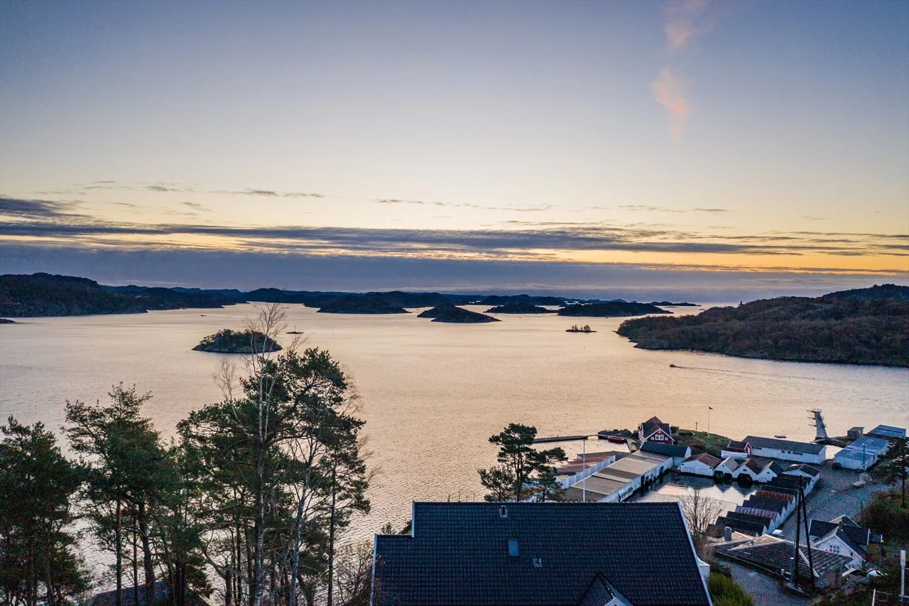 Utsikt utover innseiling. Galleribilde