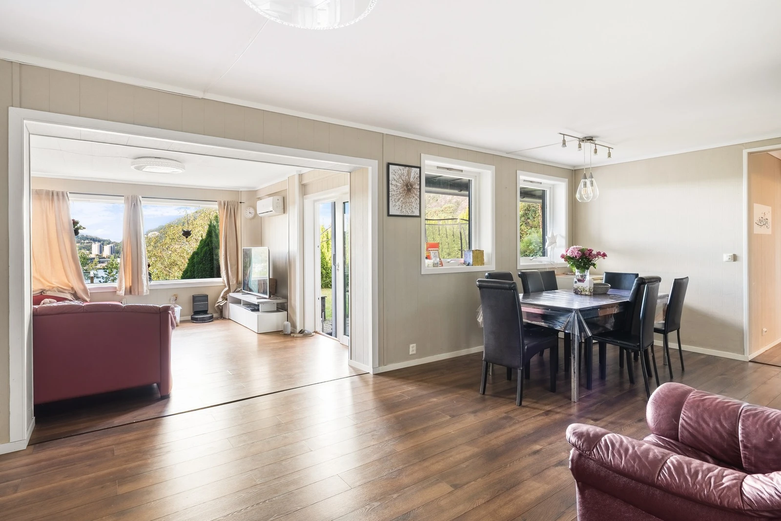 Kjelleretasjen har egen inngang. Galleribilde