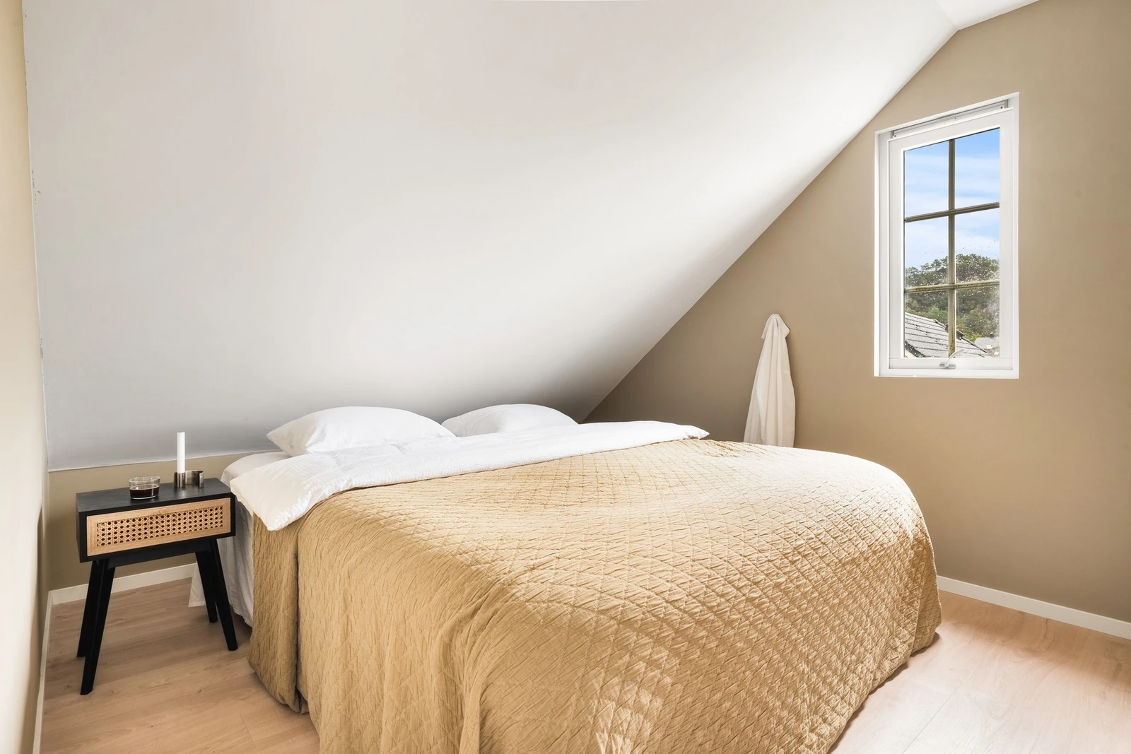 Boligen har totalt tre soverom i hoveddelen. Galleribilde