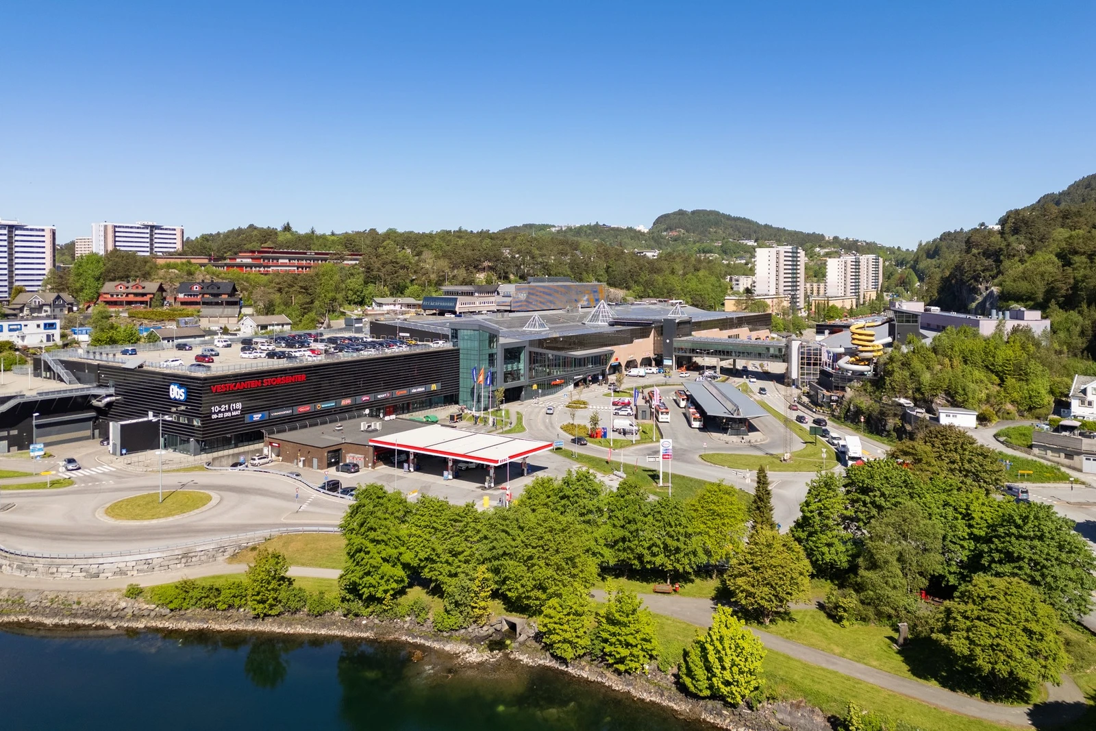Vestkanten storsenter er en spasertur på 20 min unna. Galleribilde