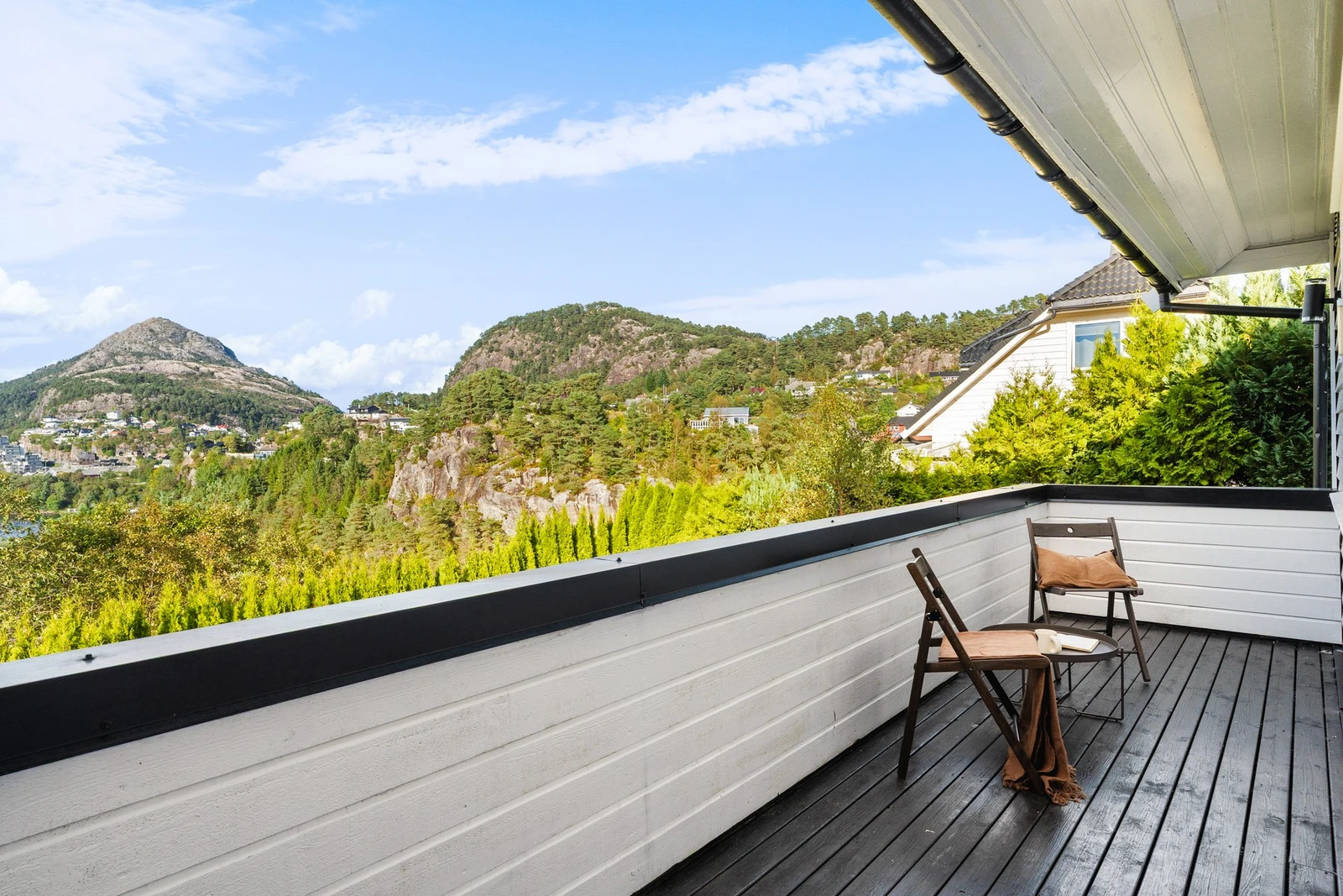 Her har du mulighet til å trekke seg tilbake og nyte stillhet, utsikt eller kveldssolen. Galleribilde