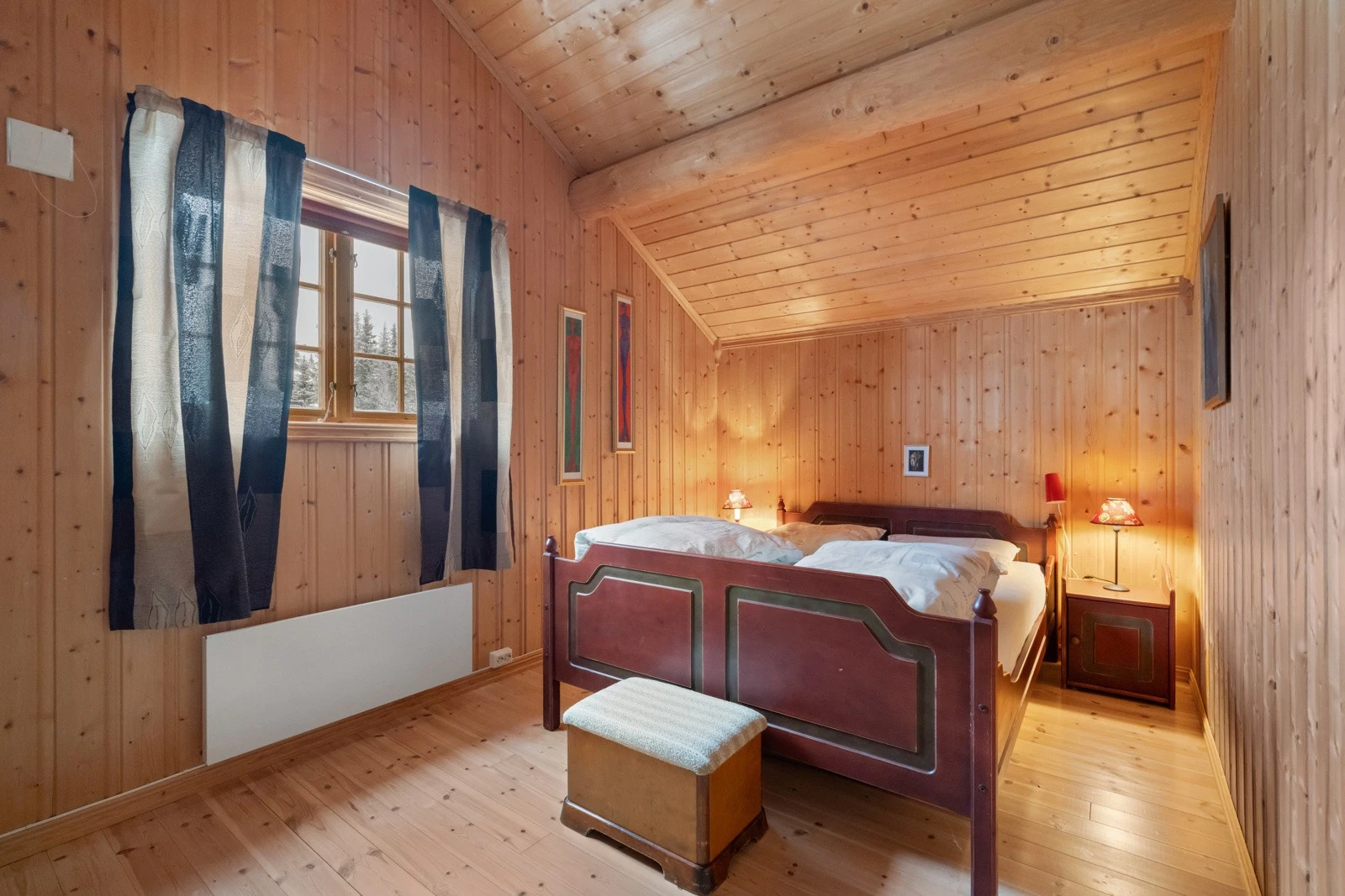 Soverom i loftsetasje Galleribilde