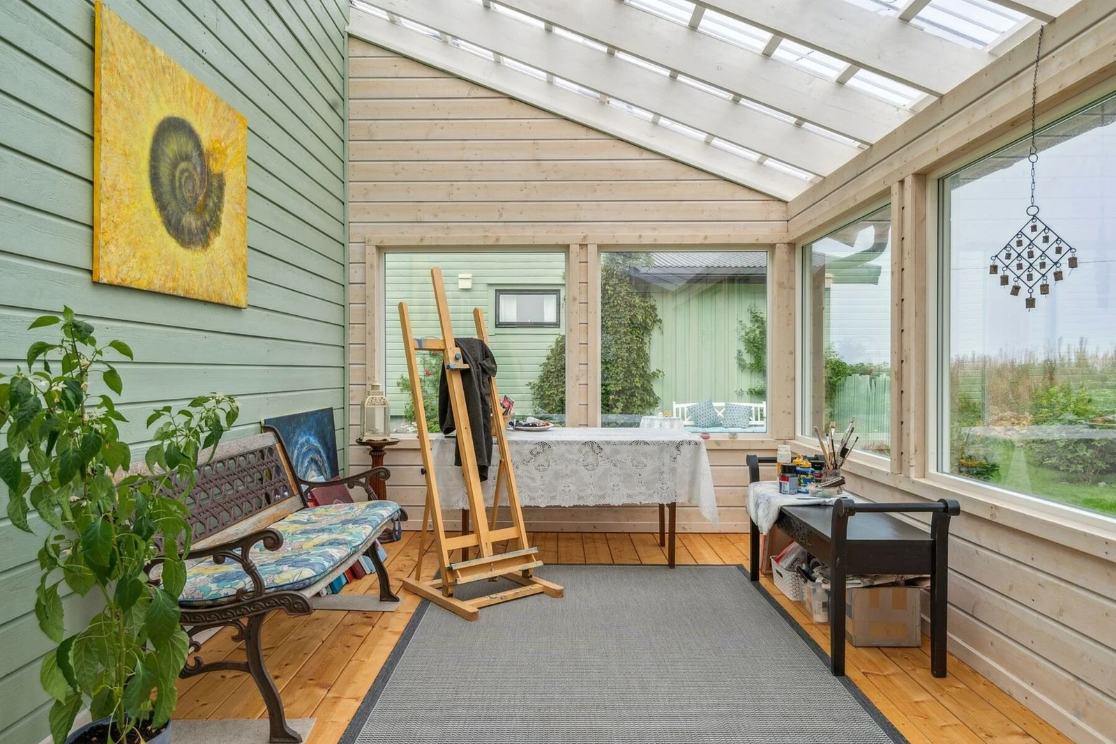 Innglasset balkong gir et flott oppholdssted som kan brukes året rundt! Galleribilde