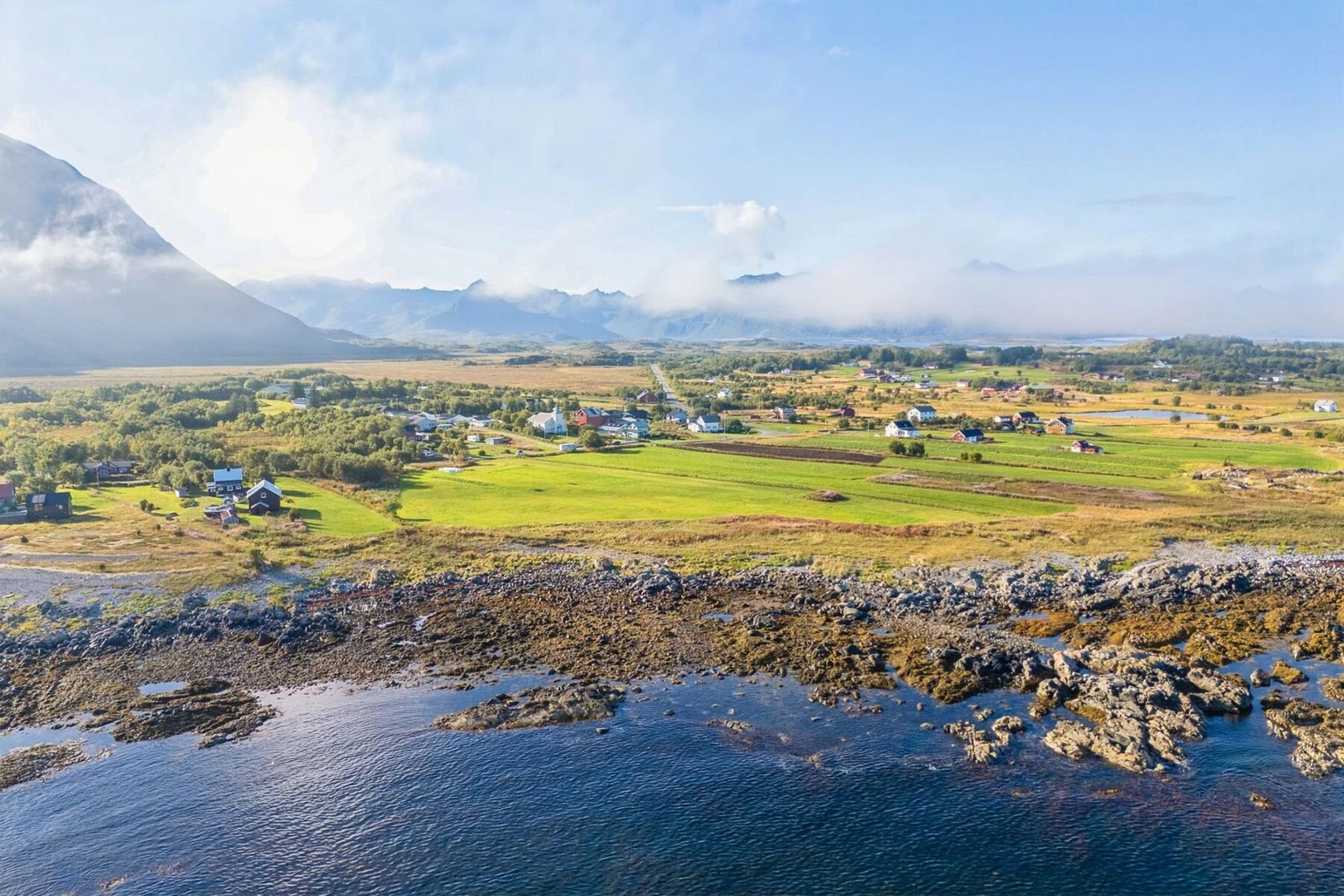 Idyllisk beliggende eiendom i Laukvik - en koselig bygd i Vågan kommune i Lofoten Galleribilde