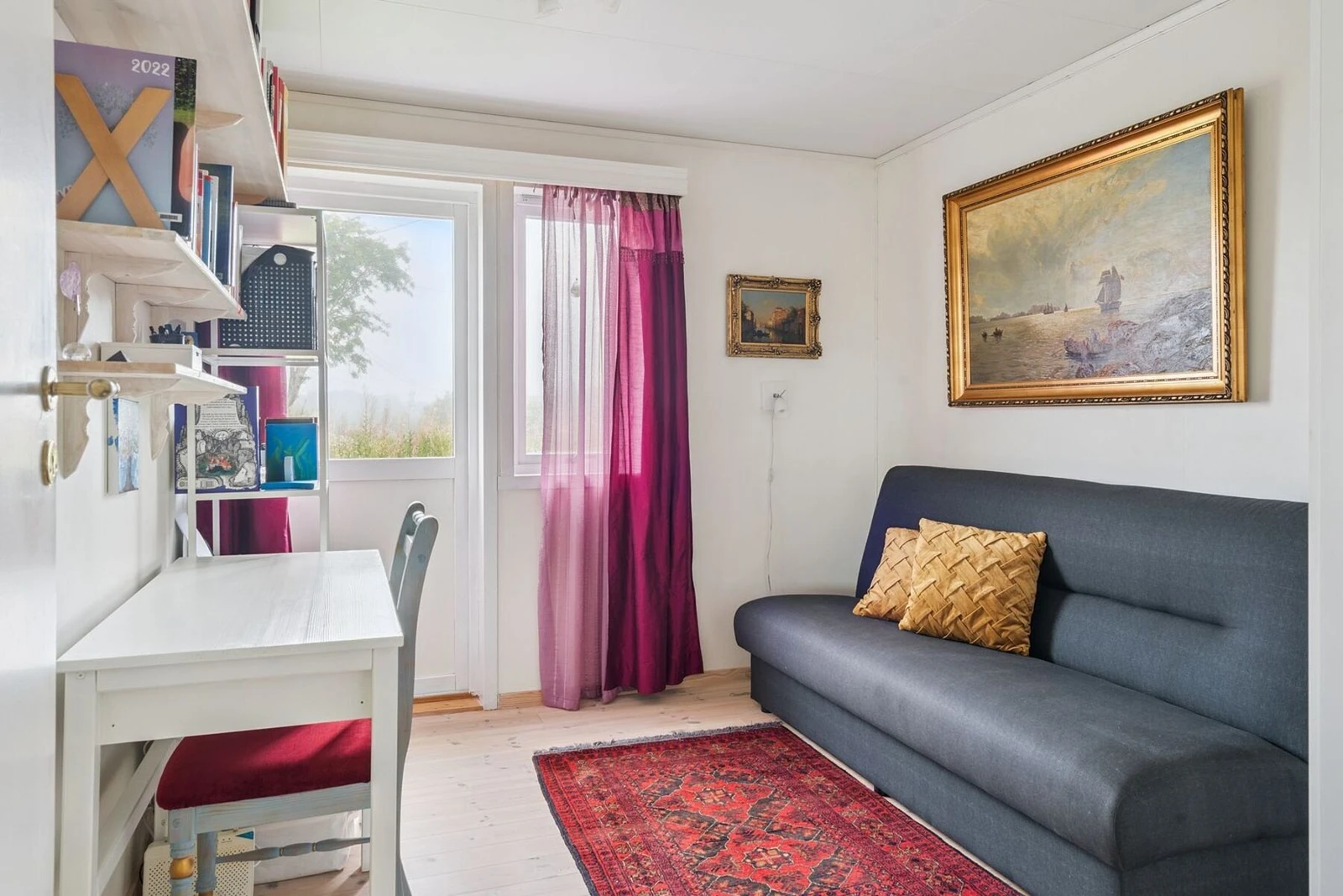 Soverom/kontor med adkomst til terrasse Galleribilde