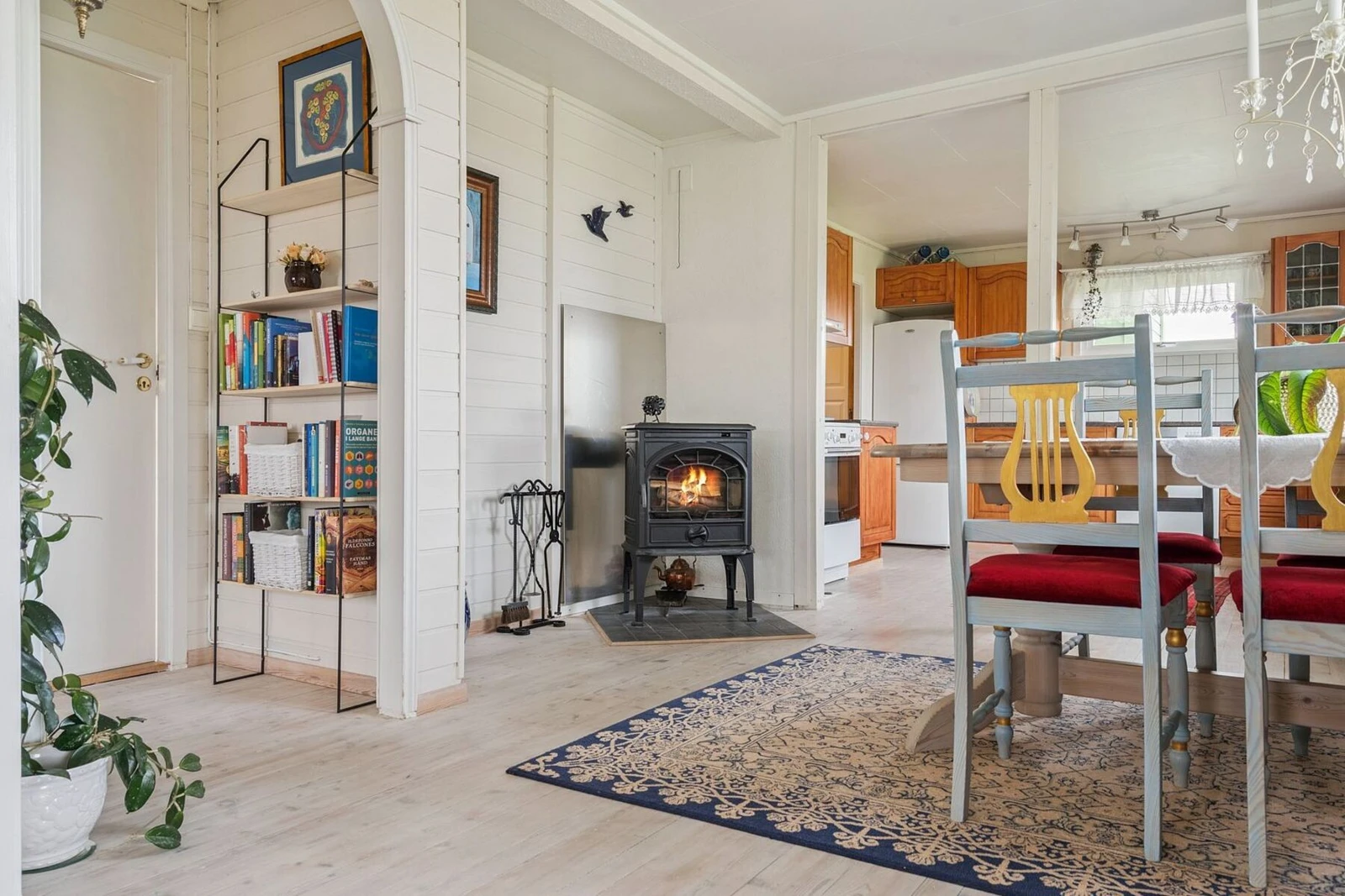 Vedovnen sørger for god oppvarming av boligen, og har samtidig stemningsfull effekt på kalde dager Galleribilde