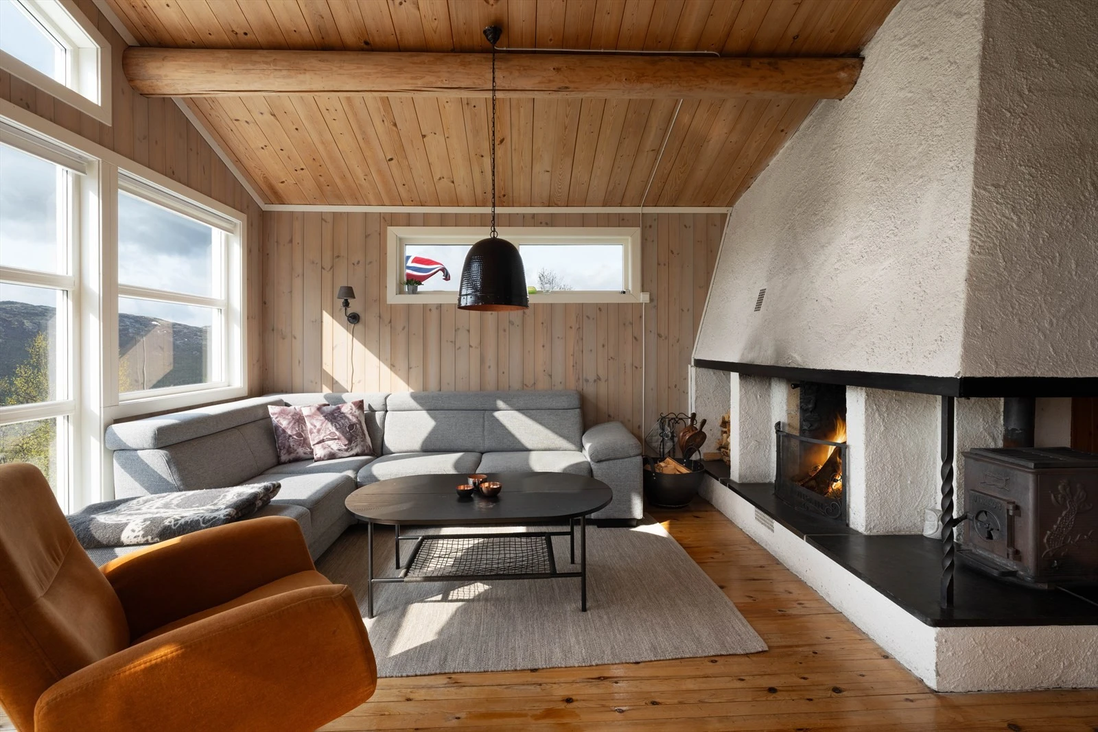 Vedovn fra Ulefoss og åpen peis stue Galleribilde
