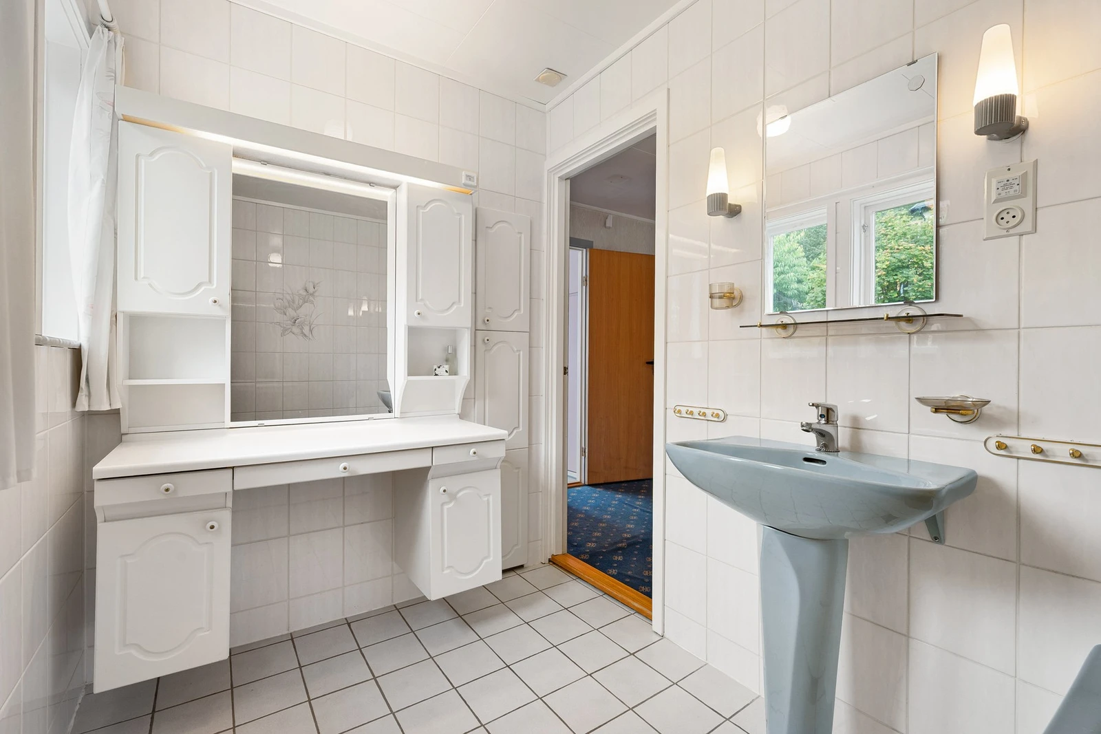 Flislagt bad med varme i gulv Galleribilde