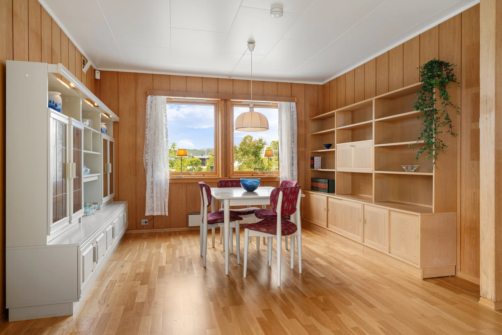 Rikelig med plass til et spisebord Galleribilde