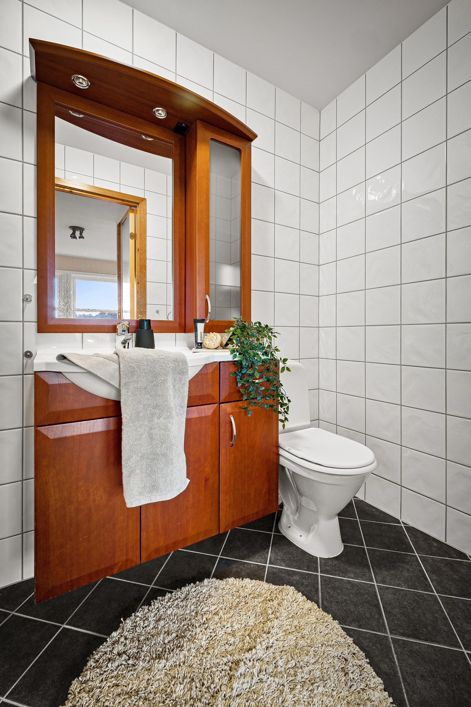 Helfliset bad med varmekabler i gulv. Galleribilde