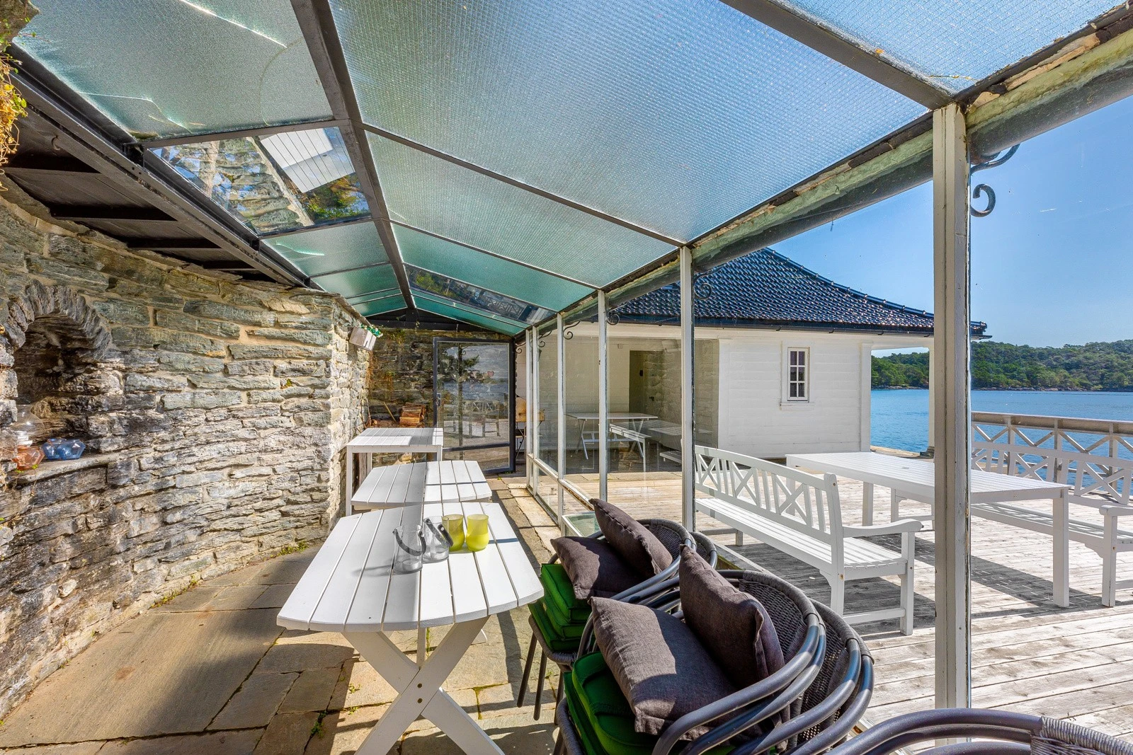 På fellesarealene finner man også badehus, stor terrasse og arealer under tak. Galleribilde