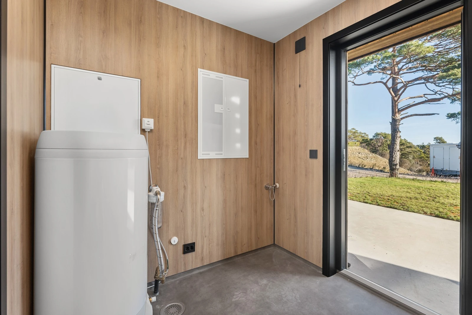 Videre på venstre side, bod/bi-inngang Galleribilde