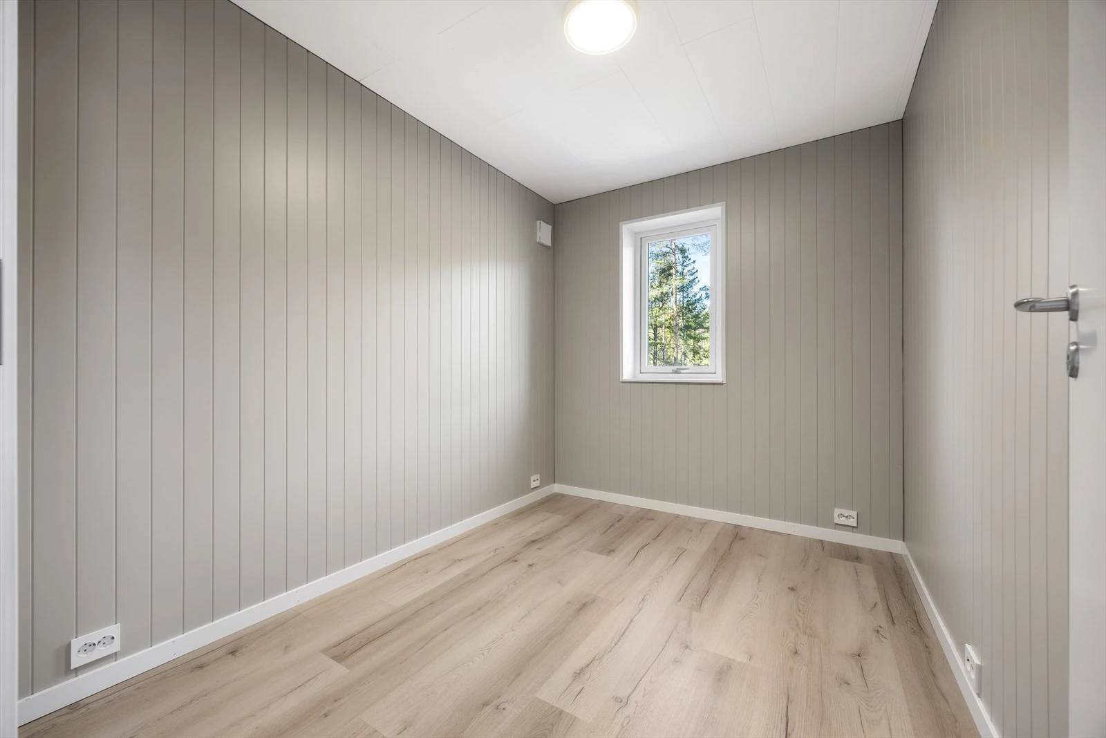 Det andre soverommet har plass til seng og oppbevaring. Galleribilde