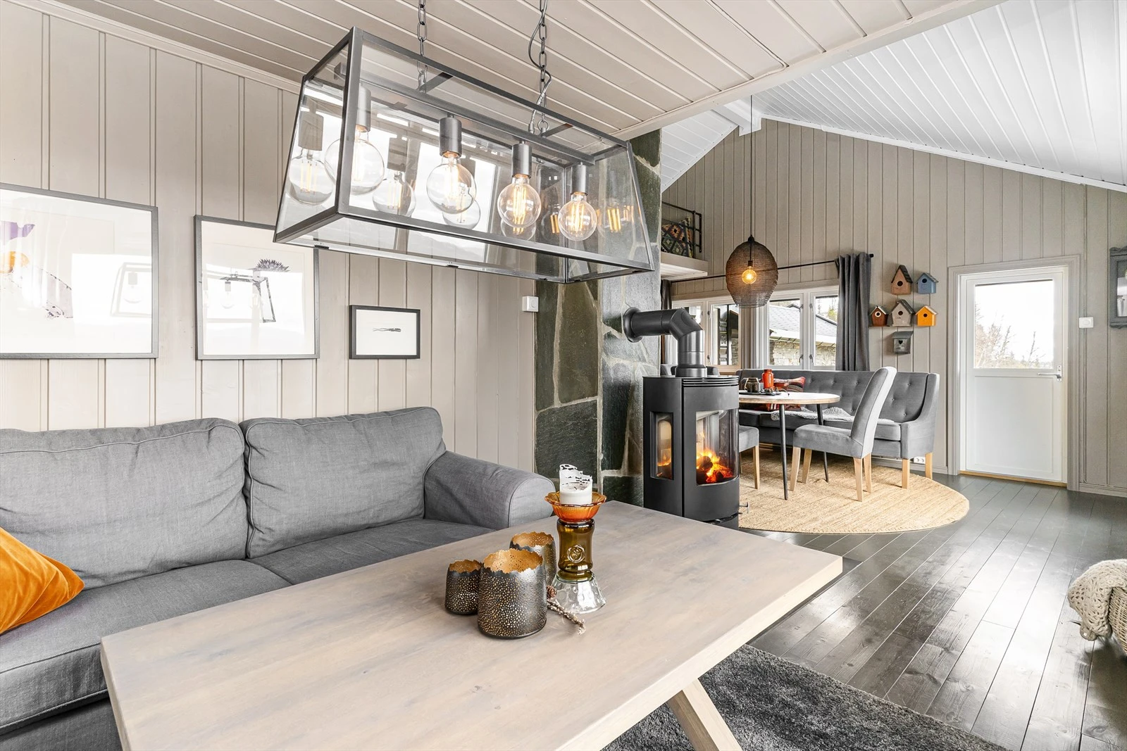 Lunt og trivelig med moderne fargevalg. Galleribilde