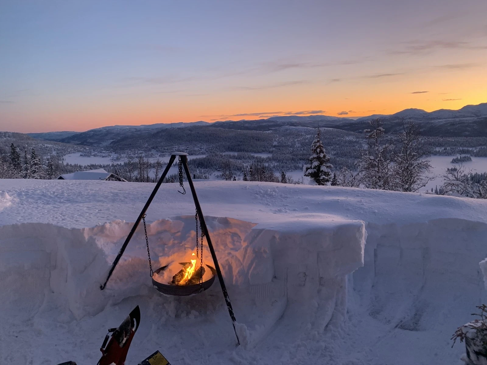 Finn hvilepulsen rundt bålpanna i vinter. (Privat bilde fra selger) Galleribilde