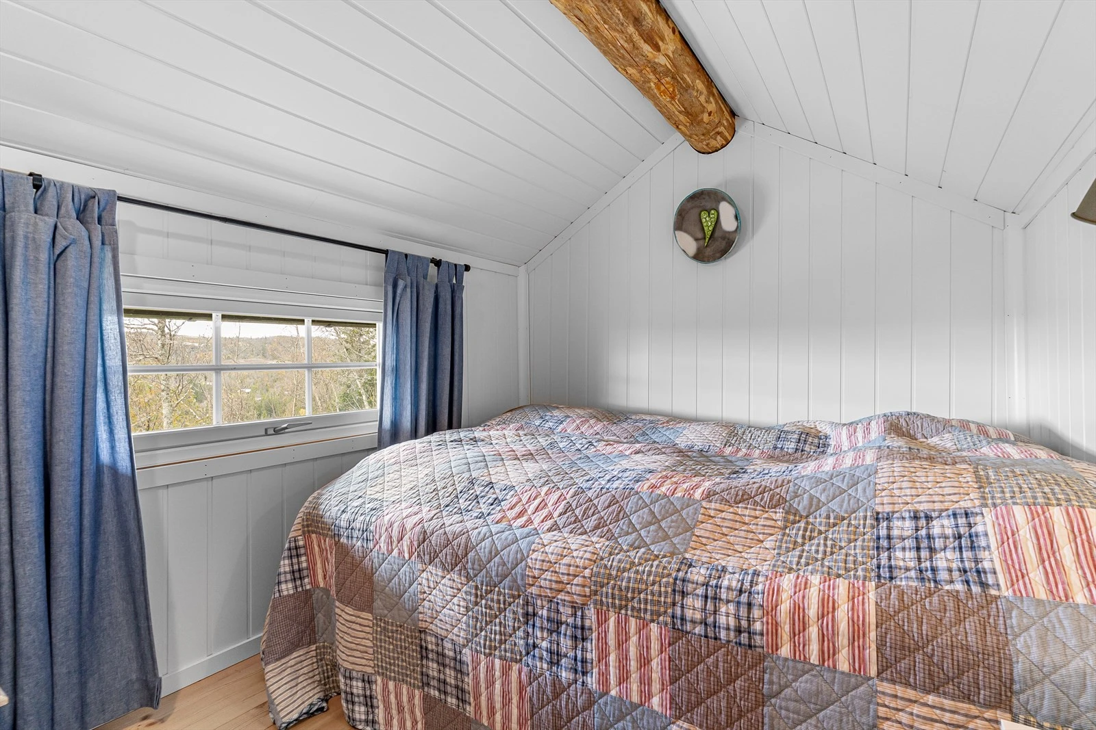 ''Soverom 2'' på stabburet. (Rommet er ikke godkjent som et eget soverom) Galleribilde