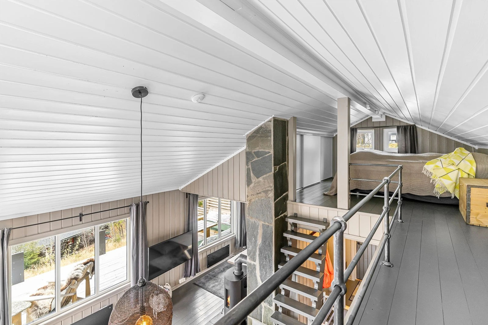 Hemsen fungerer i praksis som et ekstra soverom (nr 3). (På grunn av lav takhøyde mv, er ikke rommet godkjent som et eget soverom.) Galleribilde