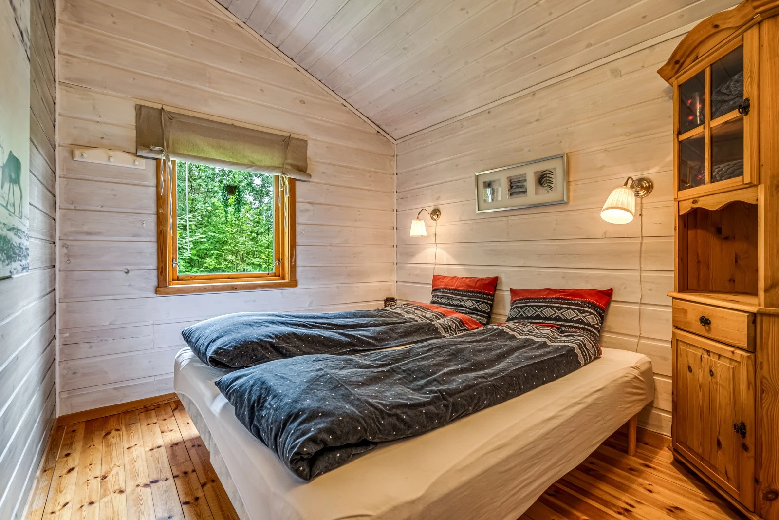 3 romslige soverom med god plass til familie eller besøk. Galleribilde