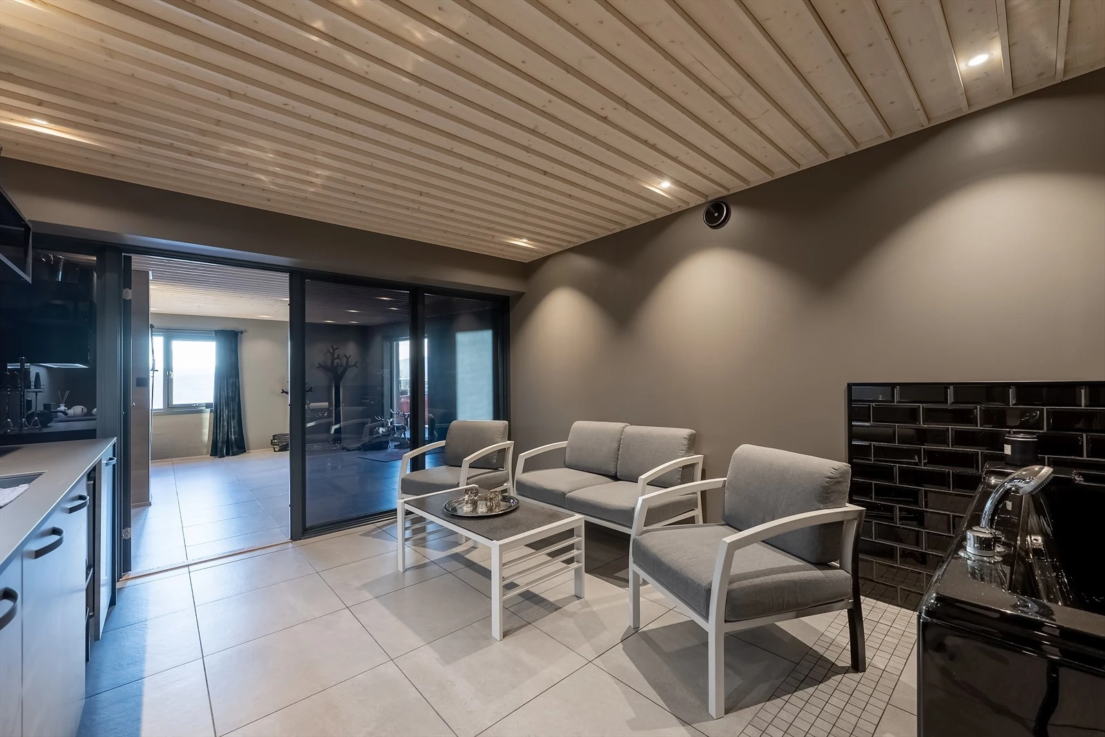 Spa avdeling (sokkeletasje) Galleribilde