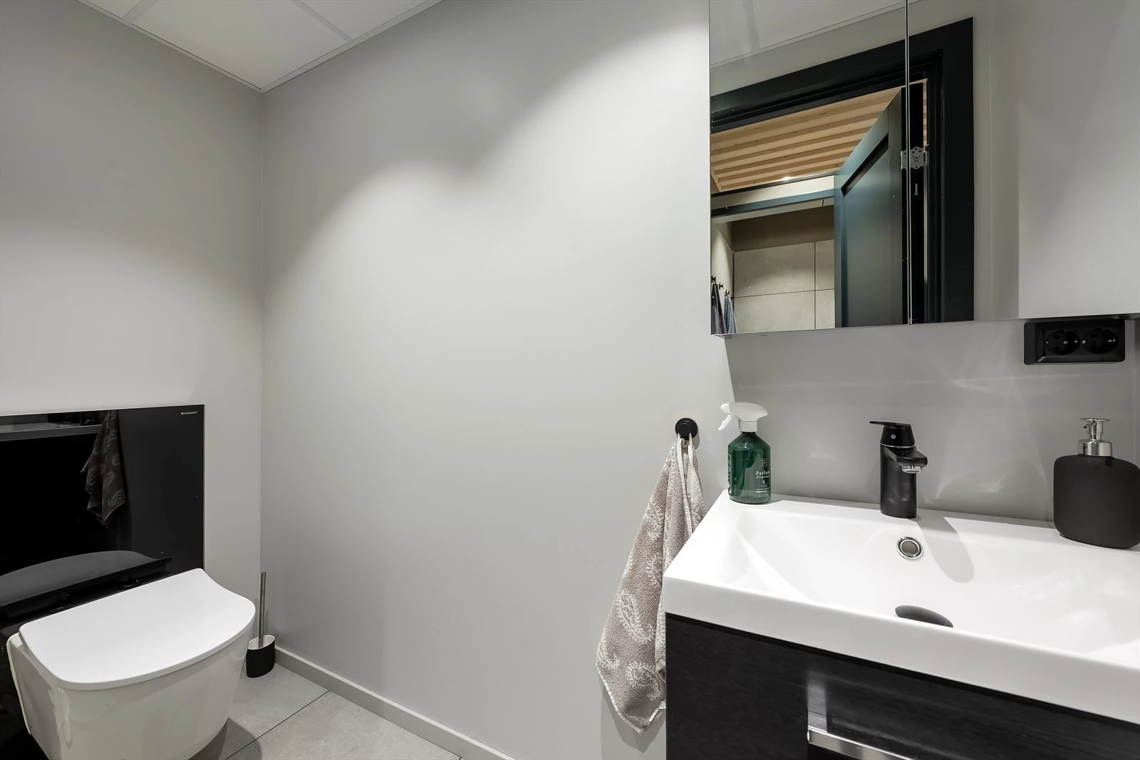 Toalett (sokkeletasje) Galleribilde