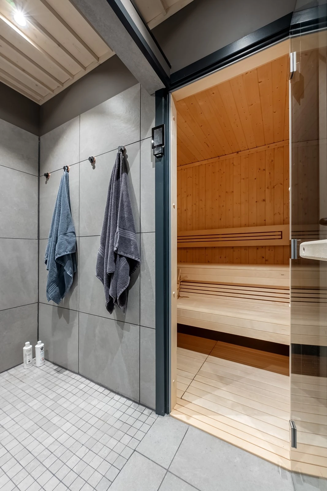 Badstue (sokkeletasje) Galleribilde