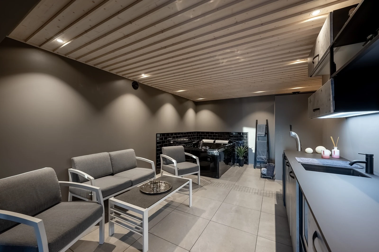 Spa avdeling (sokkeletasje) Galleribilde