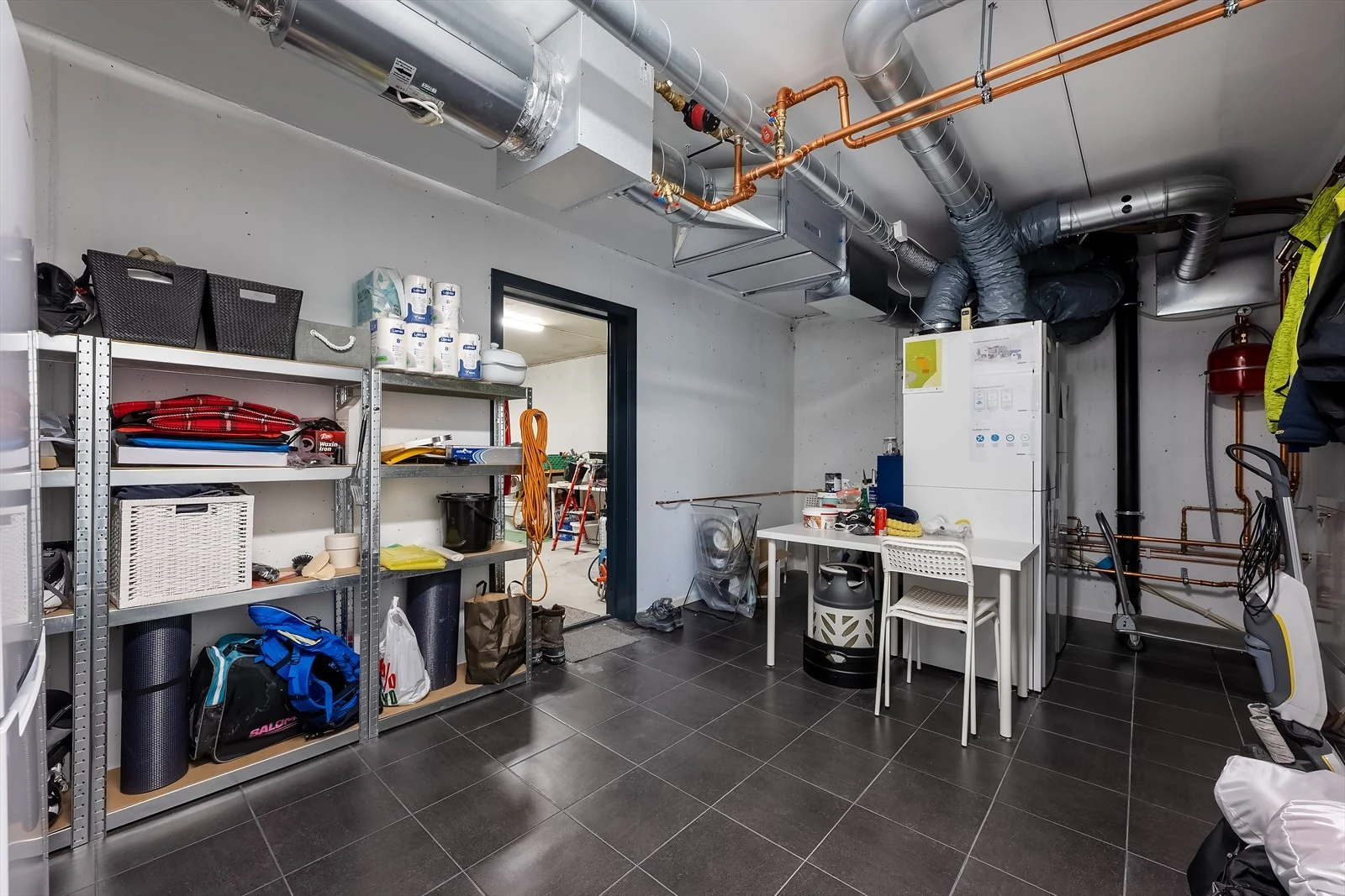 Teknisk rom med god plass (sokkeletasje) Galleribilde