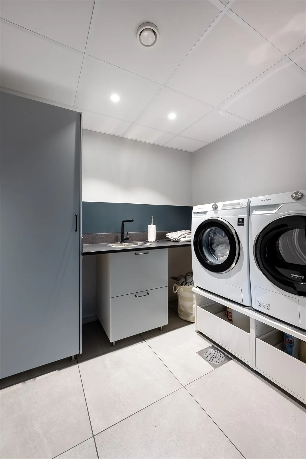 Vaskerom - lyst og trivelig (sokkeletasje) Galleribilde