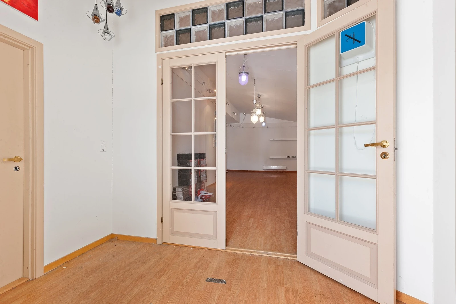 Entre` til atelier. Galleribilde