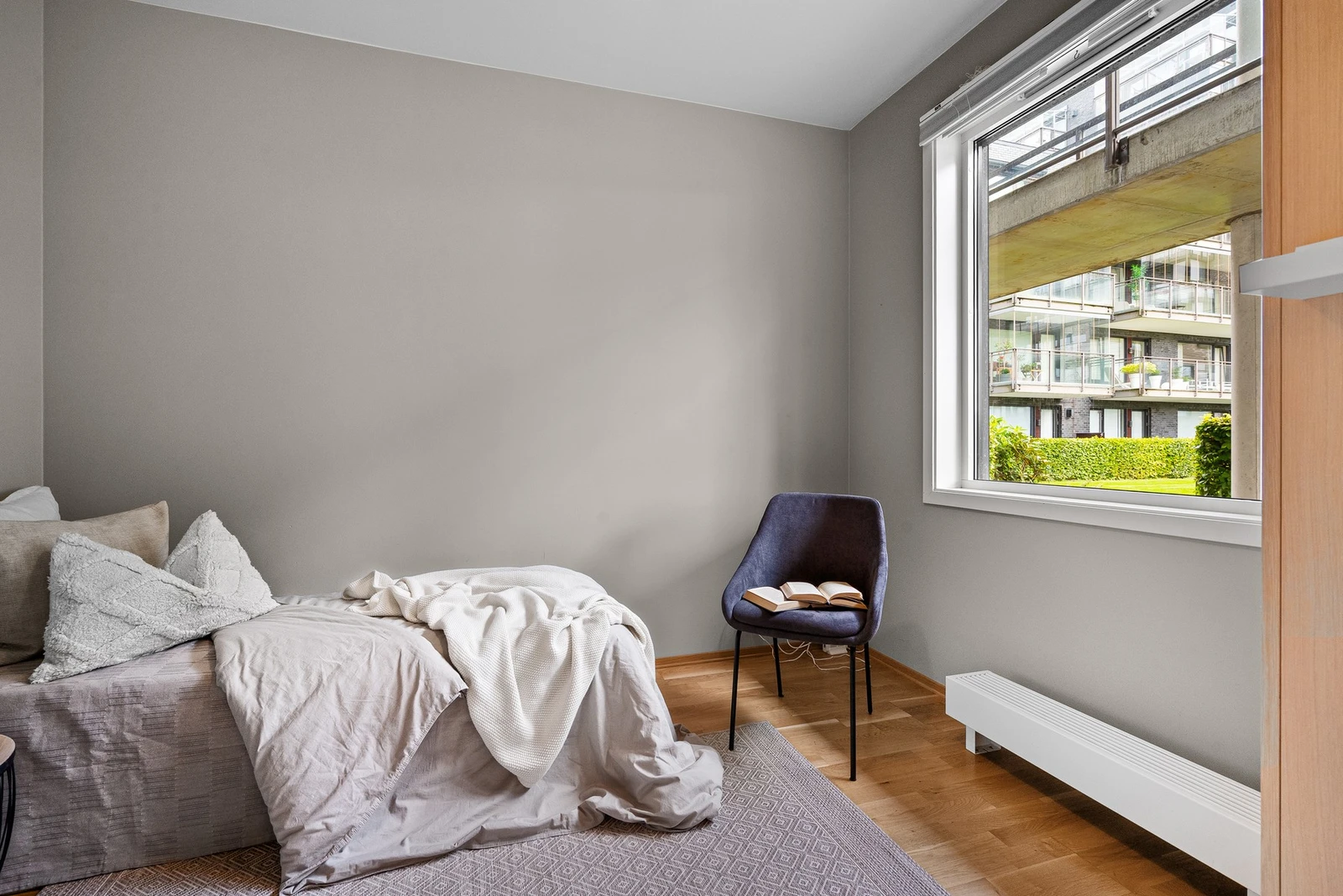 Soverom 2, også av god størrelse. Egner seg ypperlig som gjesterom eller kontor. Galleribilde