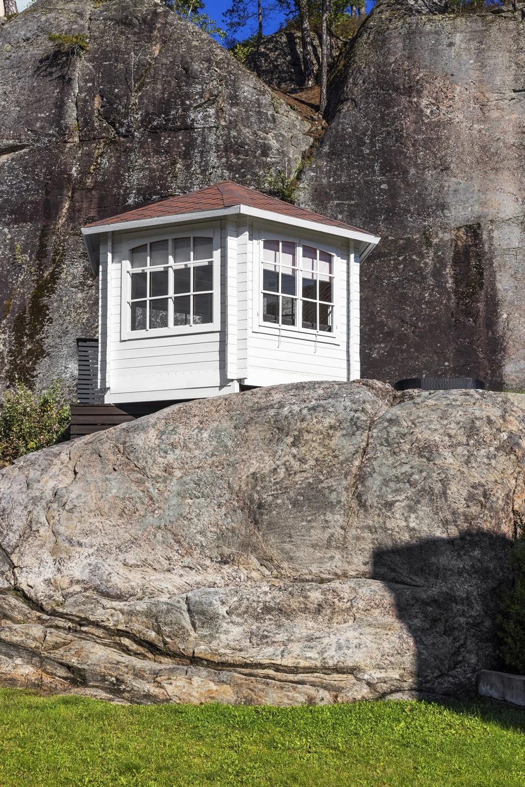 Isolert lysthus. Galleribilde