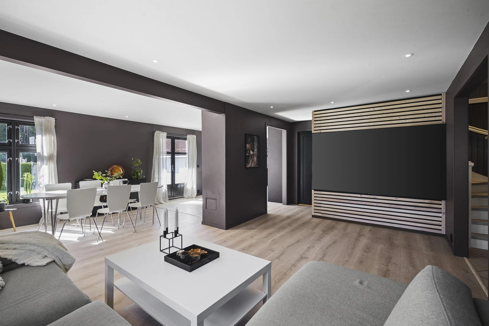 Denne flotte familieboligen fremstår som innbydende og delikat og holder en gjennomgående god standard Galleribilde