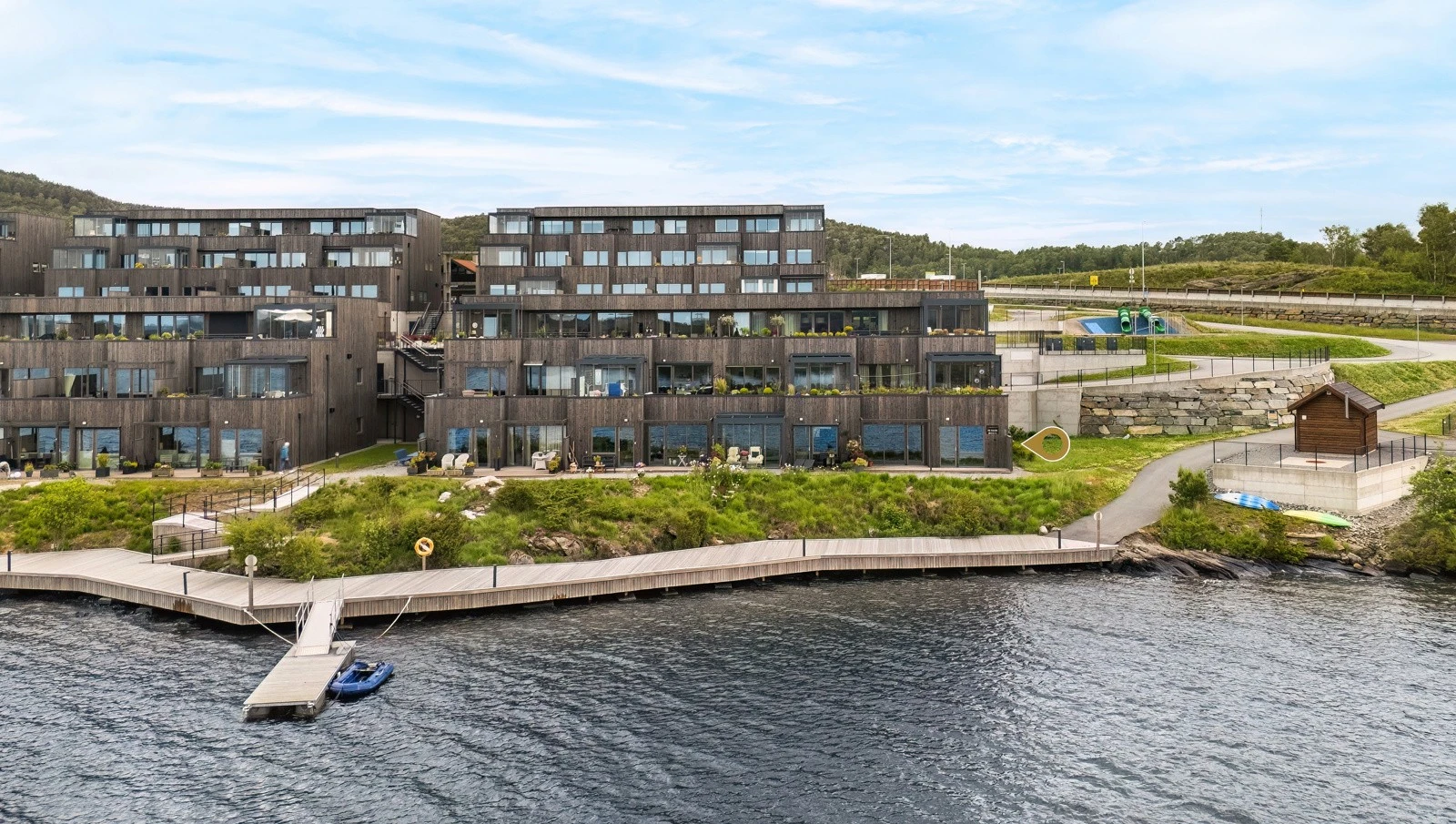 Lekkert prosjekt med godt bomiljø. Nærhet til flotte turområder og badestrand Galleribilde