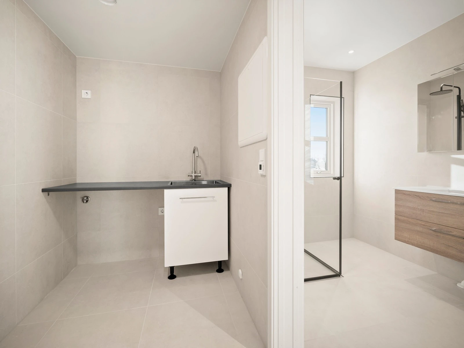 Bad 2 med egen inngang til vaskerom. Galleribilde