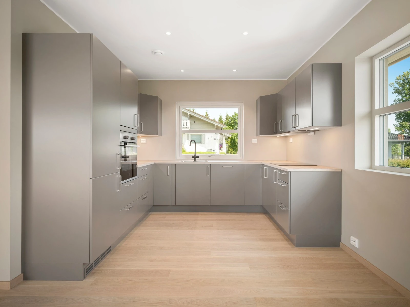 Godt med skap og enkeplass. Galleribilde